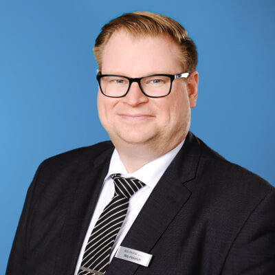 Serviceleiter im Team des ATLANTIC Hotel Kiel Serviceleiter Nils Heinrich