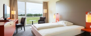 Single room with a view over the race course in the ATLANTIC Hotel Galopprennbahn Bremen 