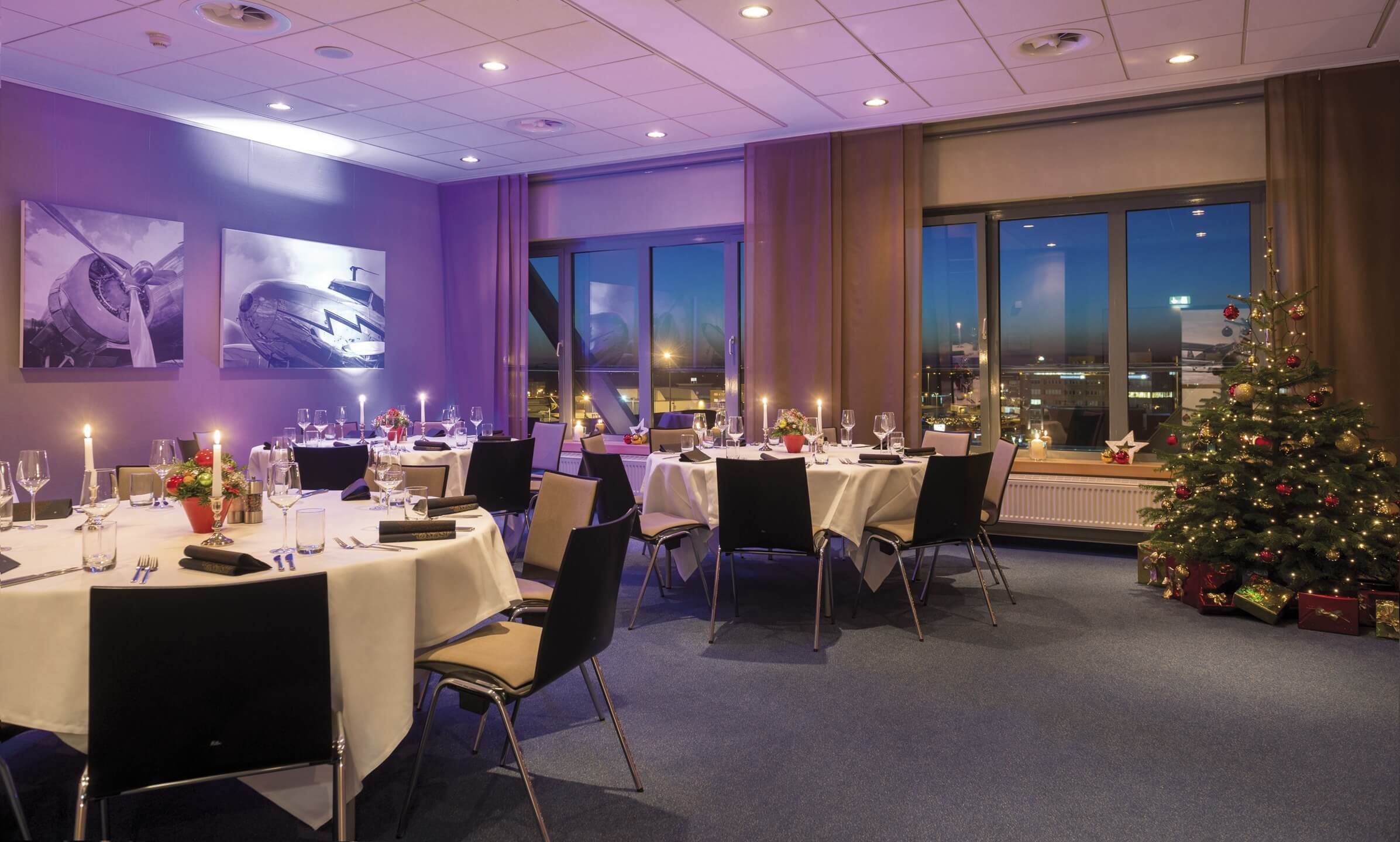 Christmas at night - seasonally decorated function room | ATLANTIC Hotel Airport Bremen