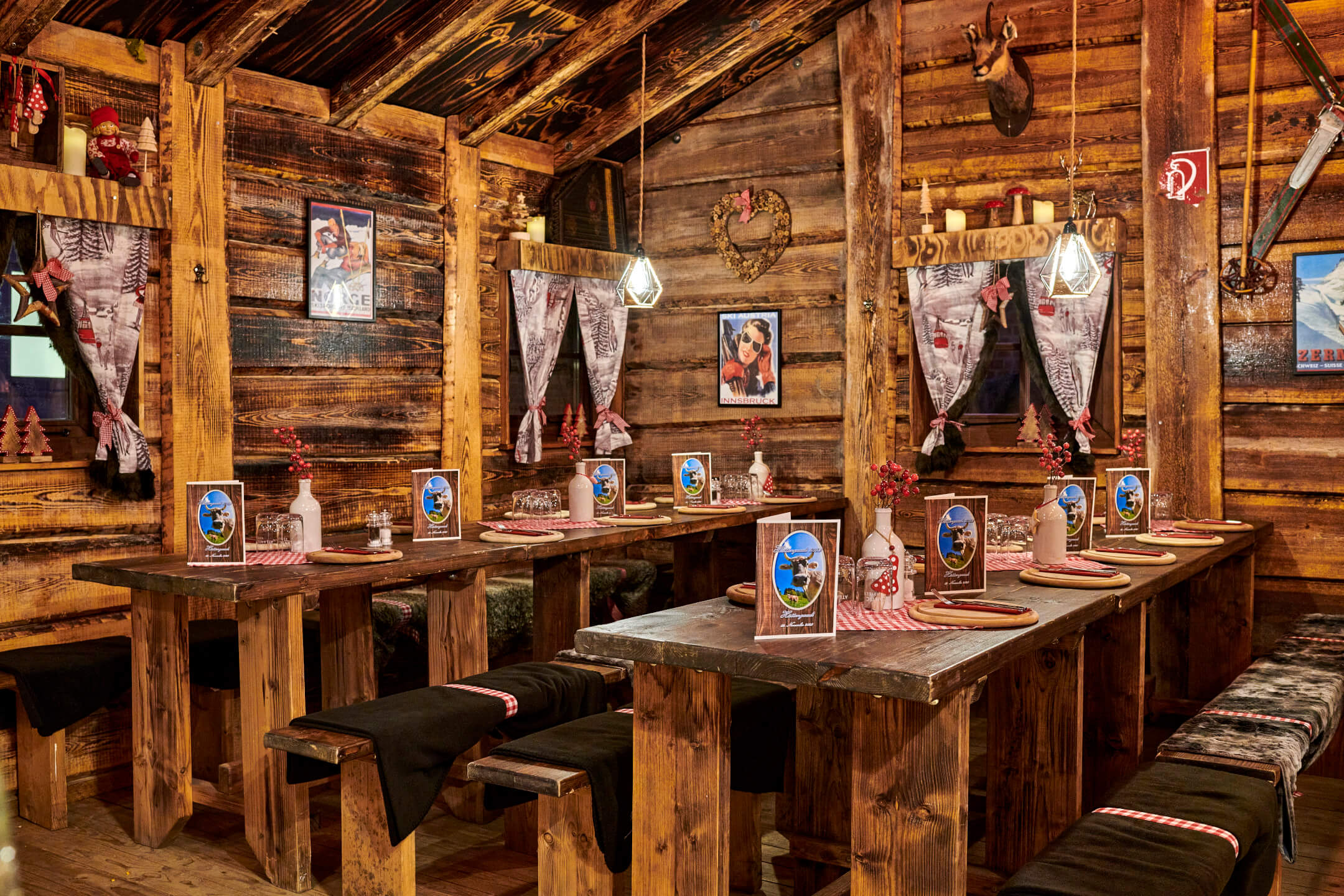 Feast & celebrate in an alpine atmosphere in the Almhütte Bremen