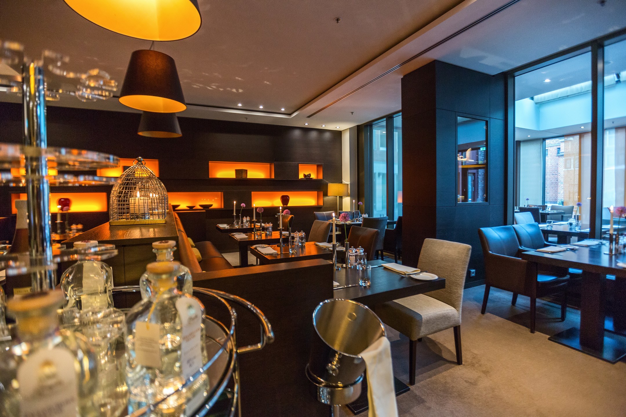 Modern restaurant in the ATLANTIC Grand Hotel Bremen with stylish lighting and elegantly laid tables.