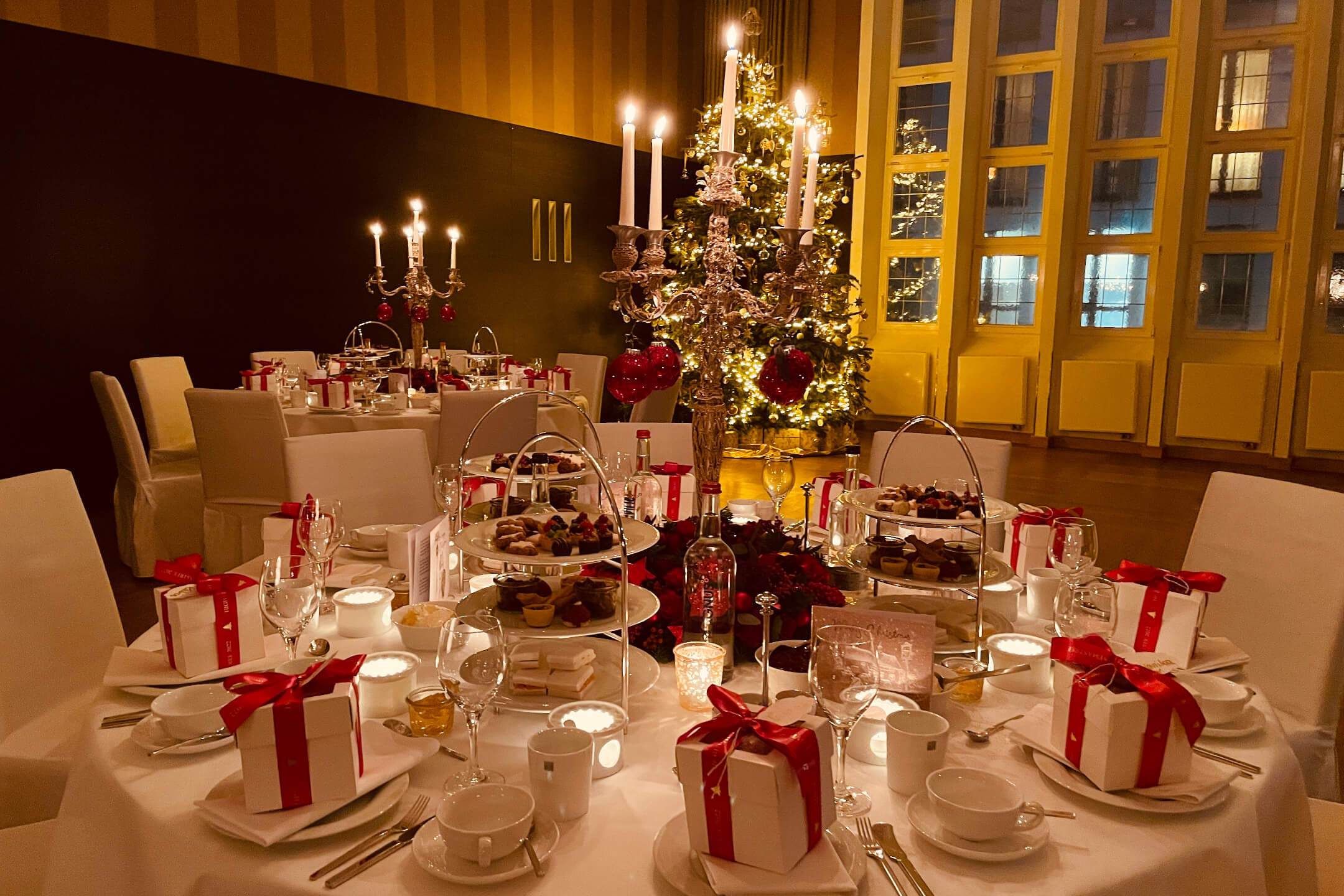 ATLANTIC Grand Hotel Bremen gedeckter Tisch für Weihnachtsfeier