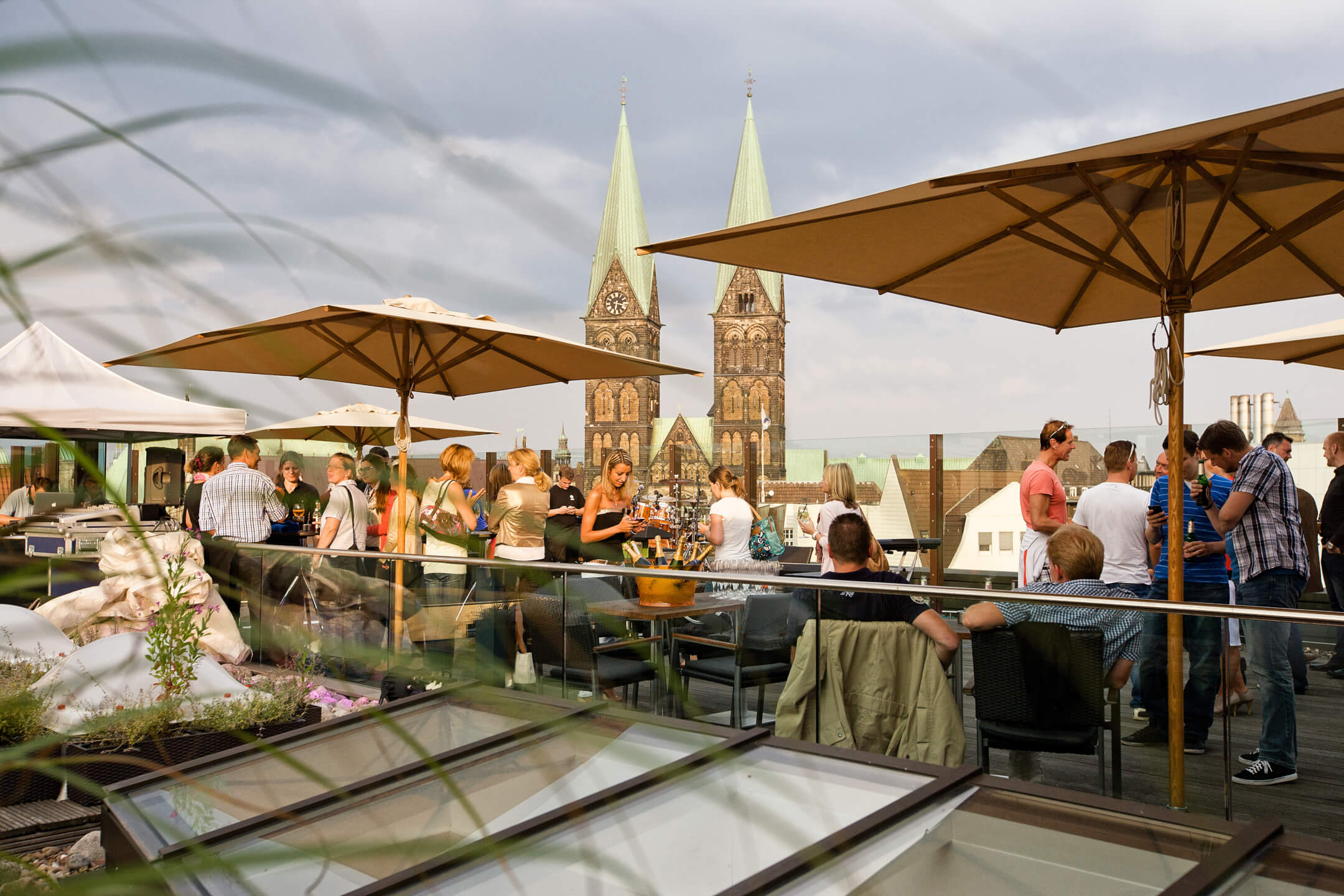 Guests welcomed by the grasses at a rooftop event