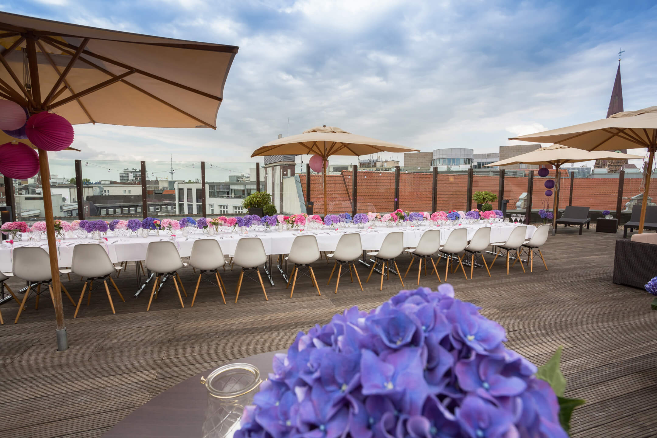 Bunte Blumen auf der Tafel