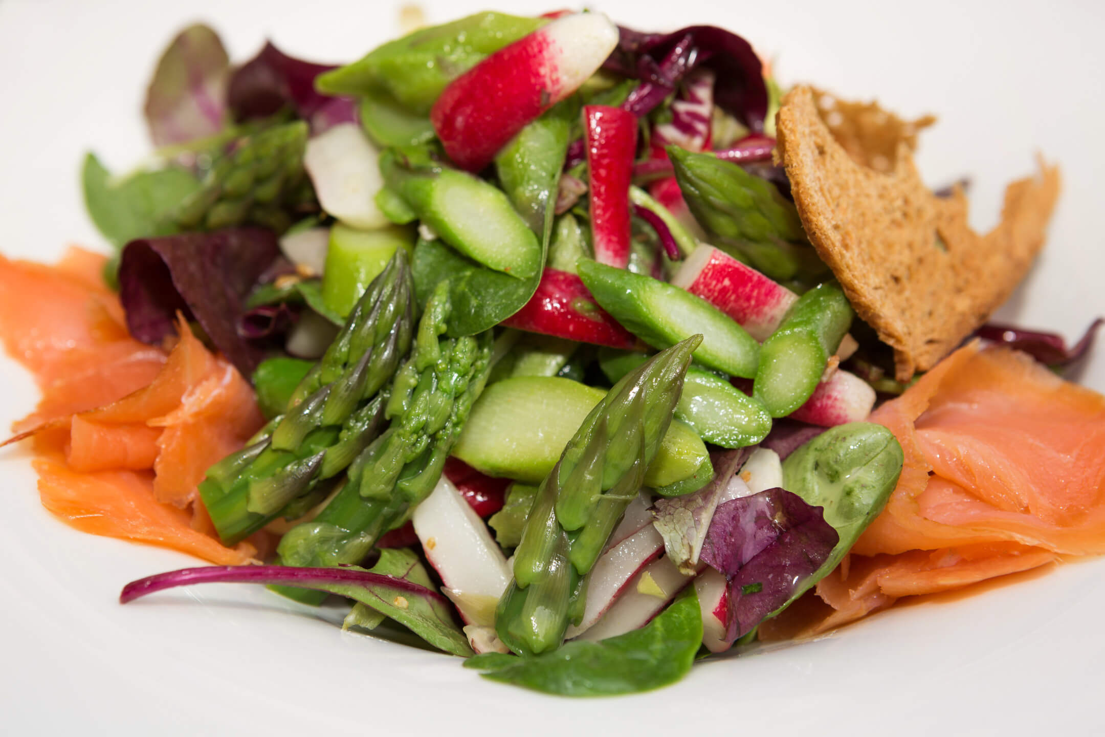 Salad with asparagus and salmon
