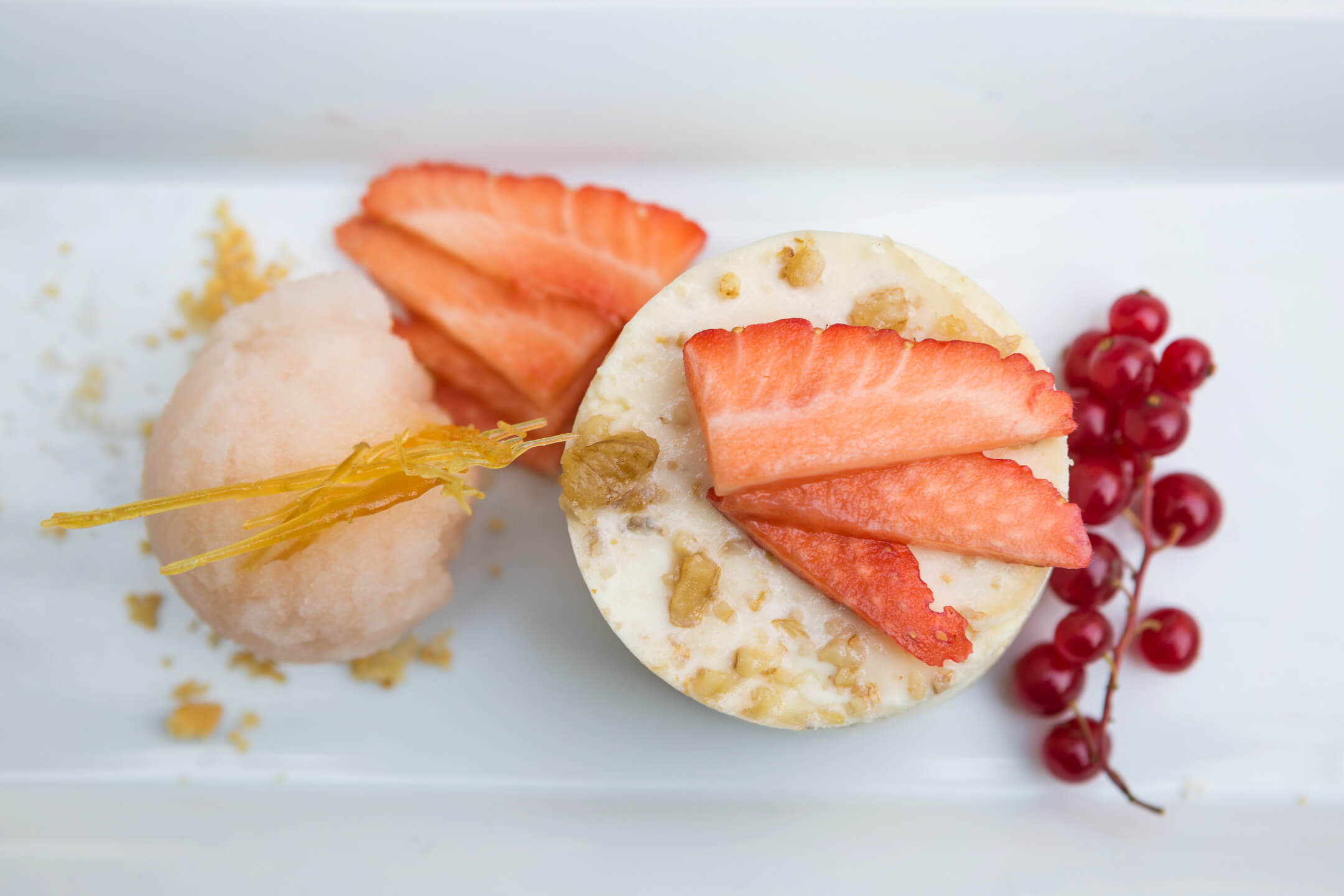 Dessert plate with red fruits