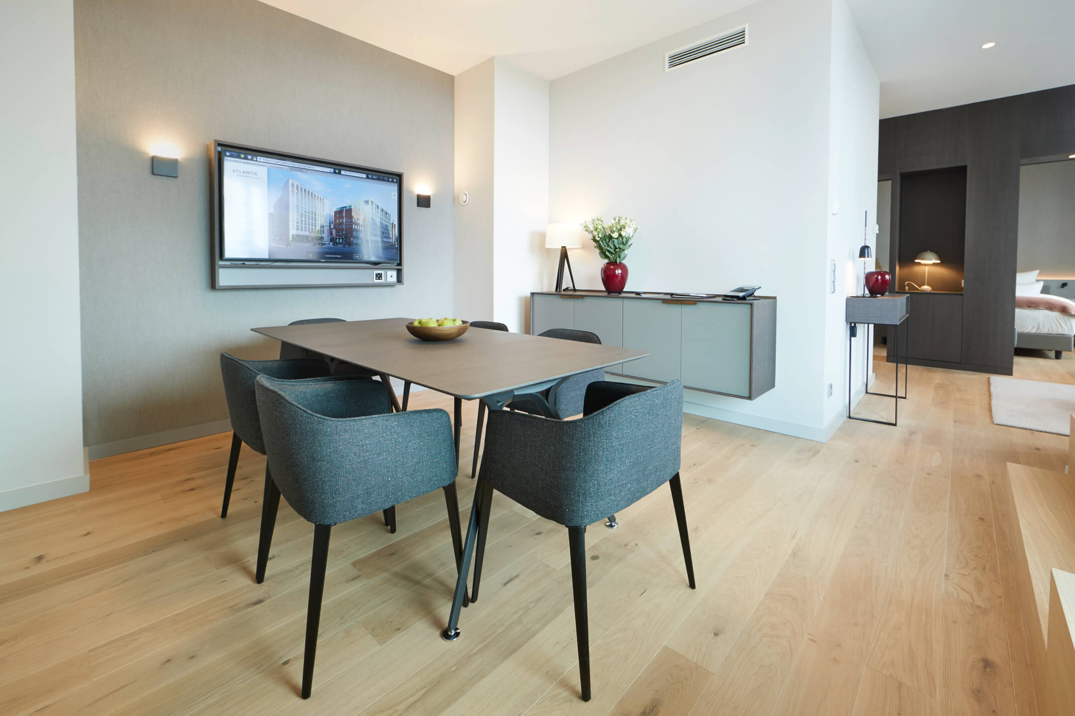 Executive Suite dining area in the ATLANTIC Grand Hotel Bremen 