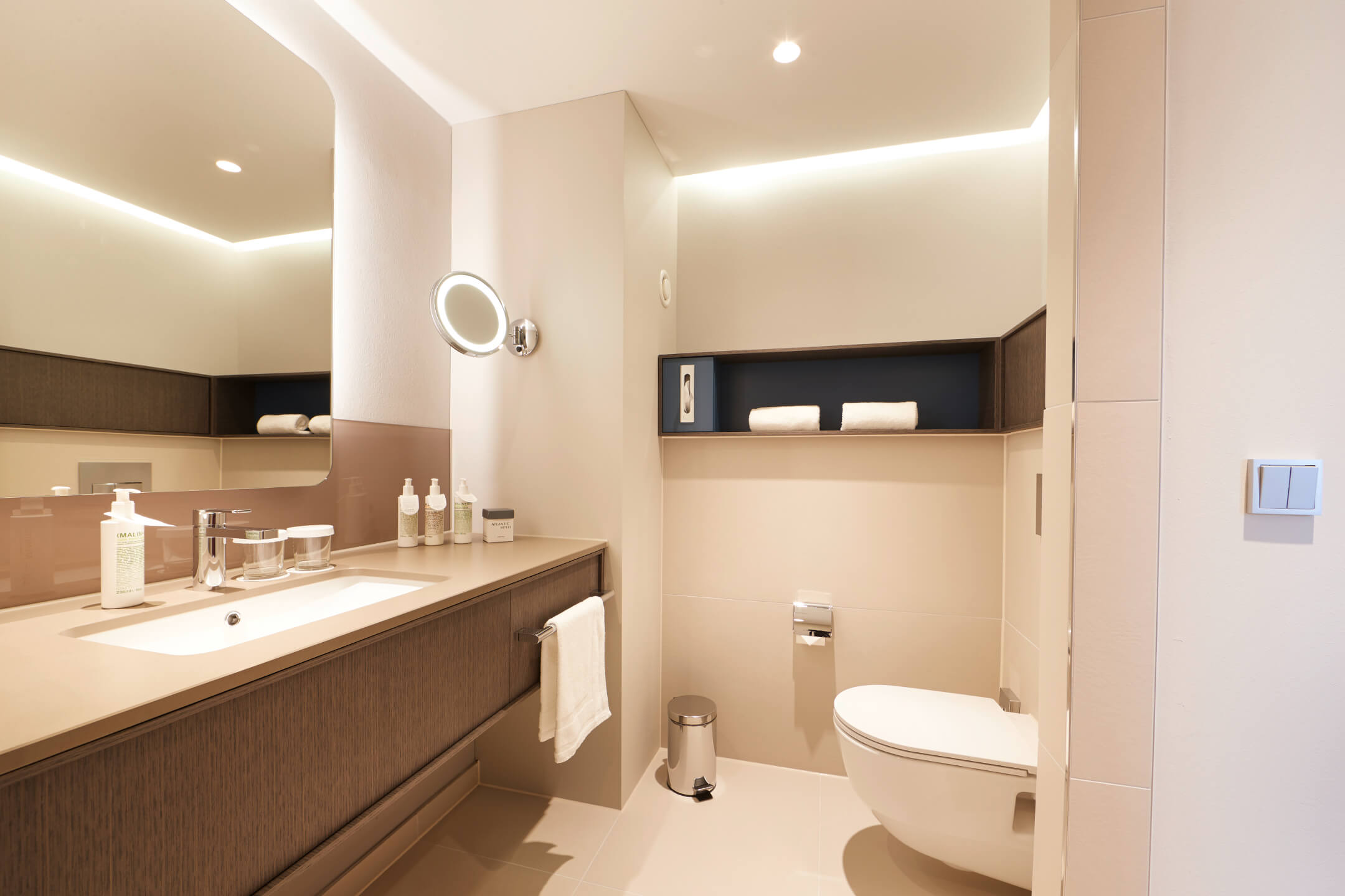 Bad im Comfort Zimmer im ATLANTIC Grand Hotel Bremen