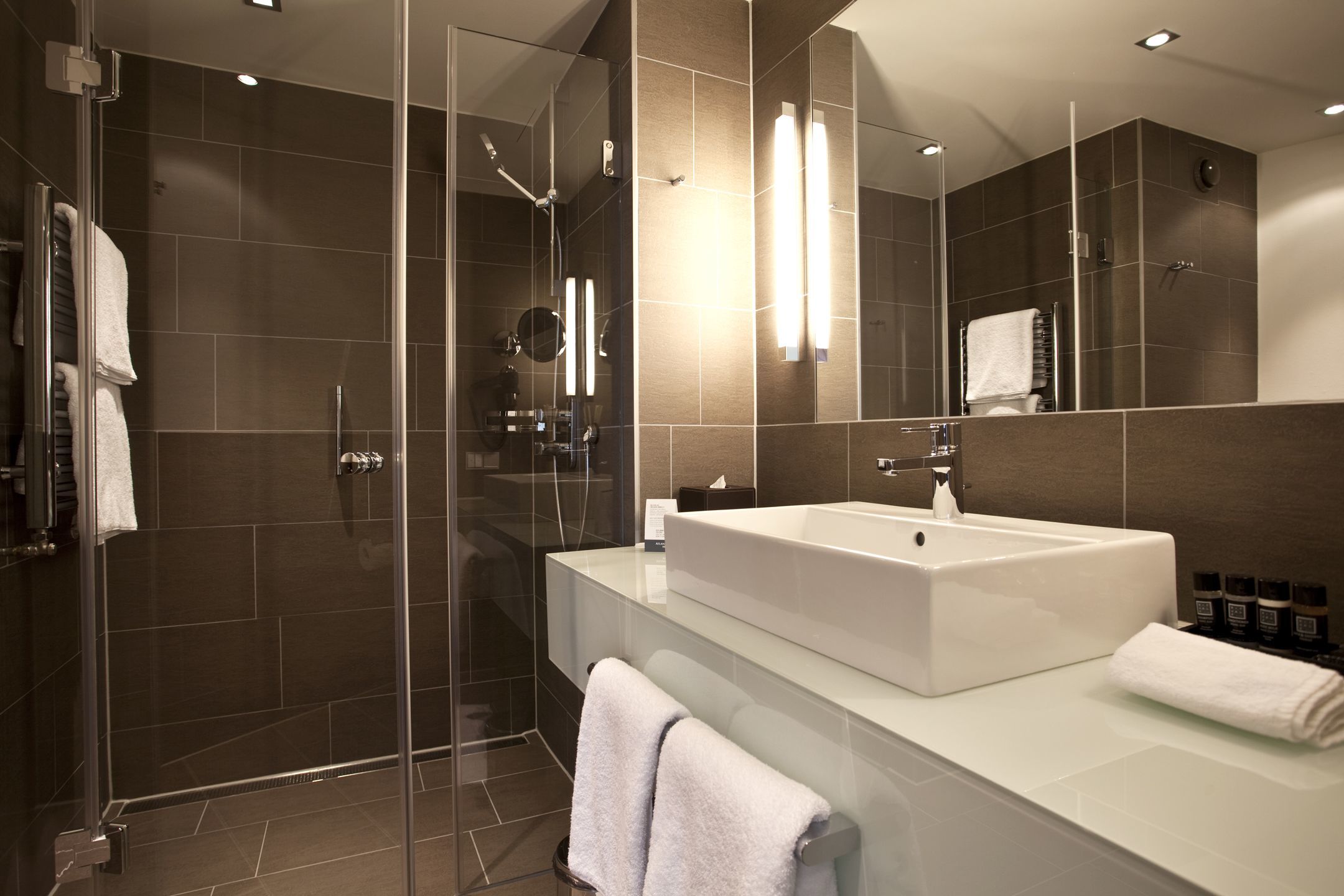 Badezimmer des Studio des ATLANTIC Grand Hotel in Bremen