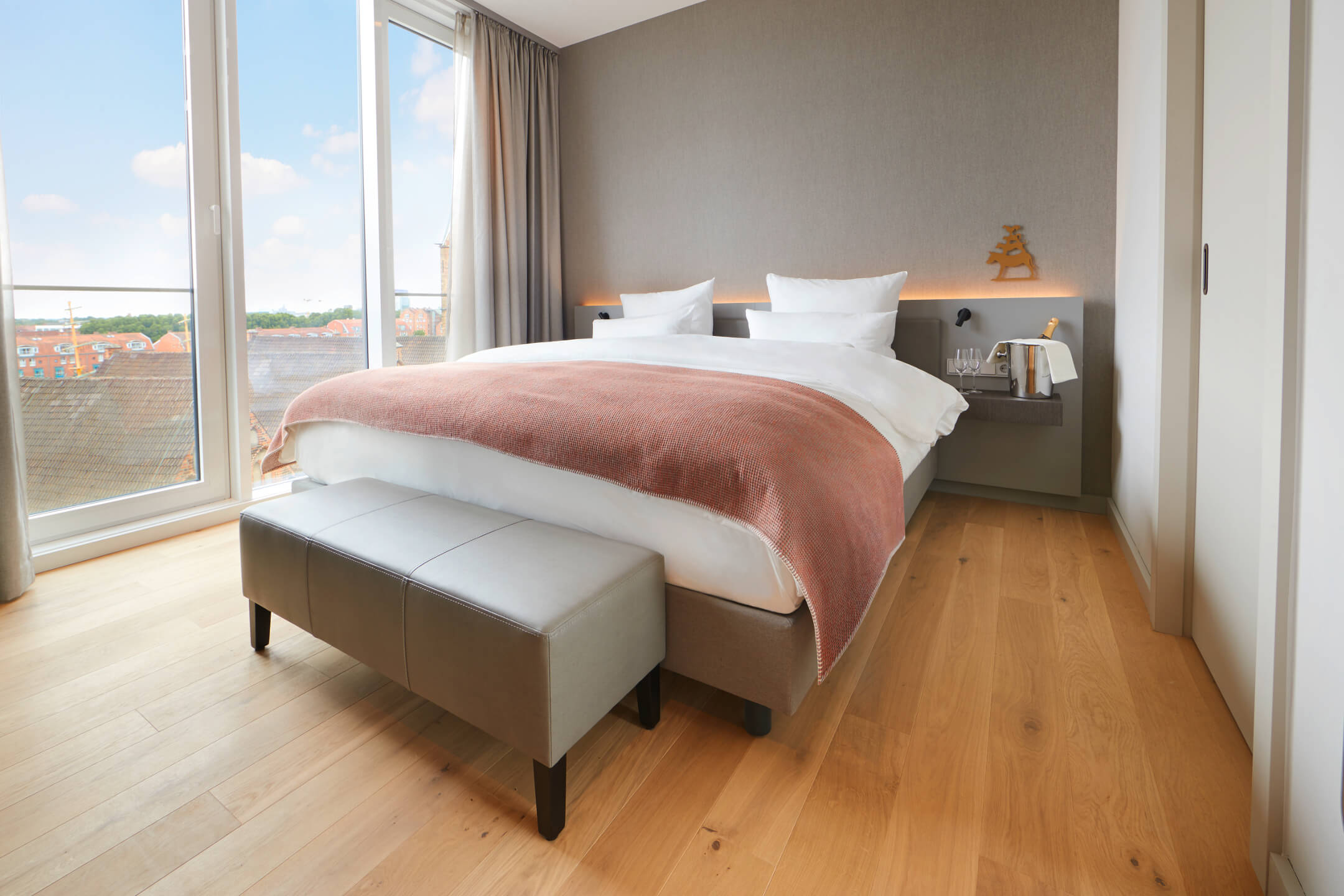 Doppelbett der Balkon Suite im Atlantic Grand Hotel Bremen