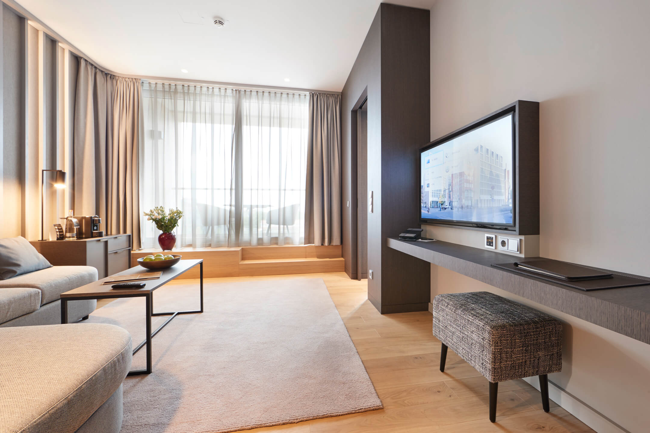 Wohnbereich der Balkon Suite im Atlantic Grand Hotel Bremen