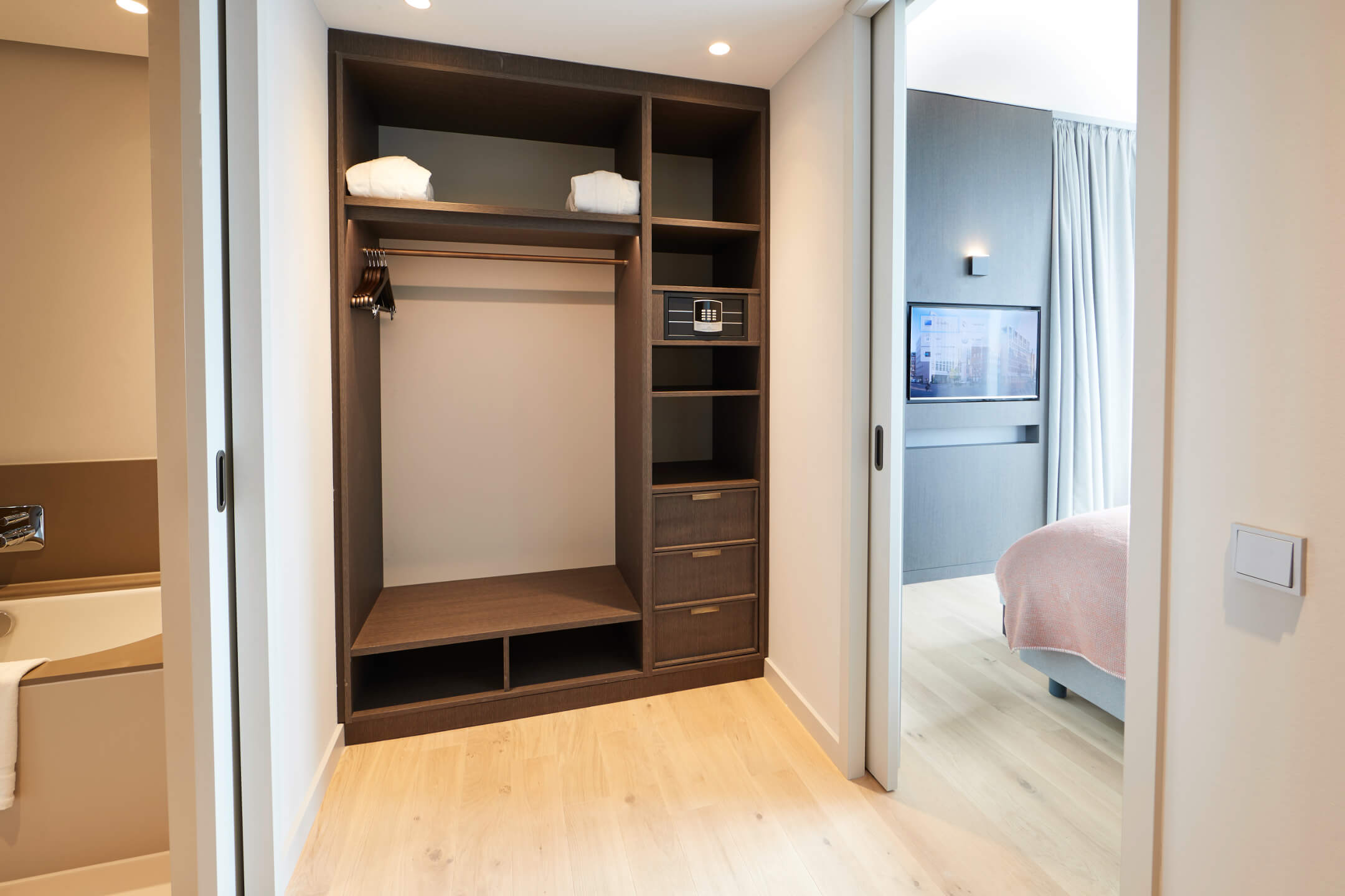 Ankleidebereich der Balkon Suite im Atlantic Grand Hotel Bremen