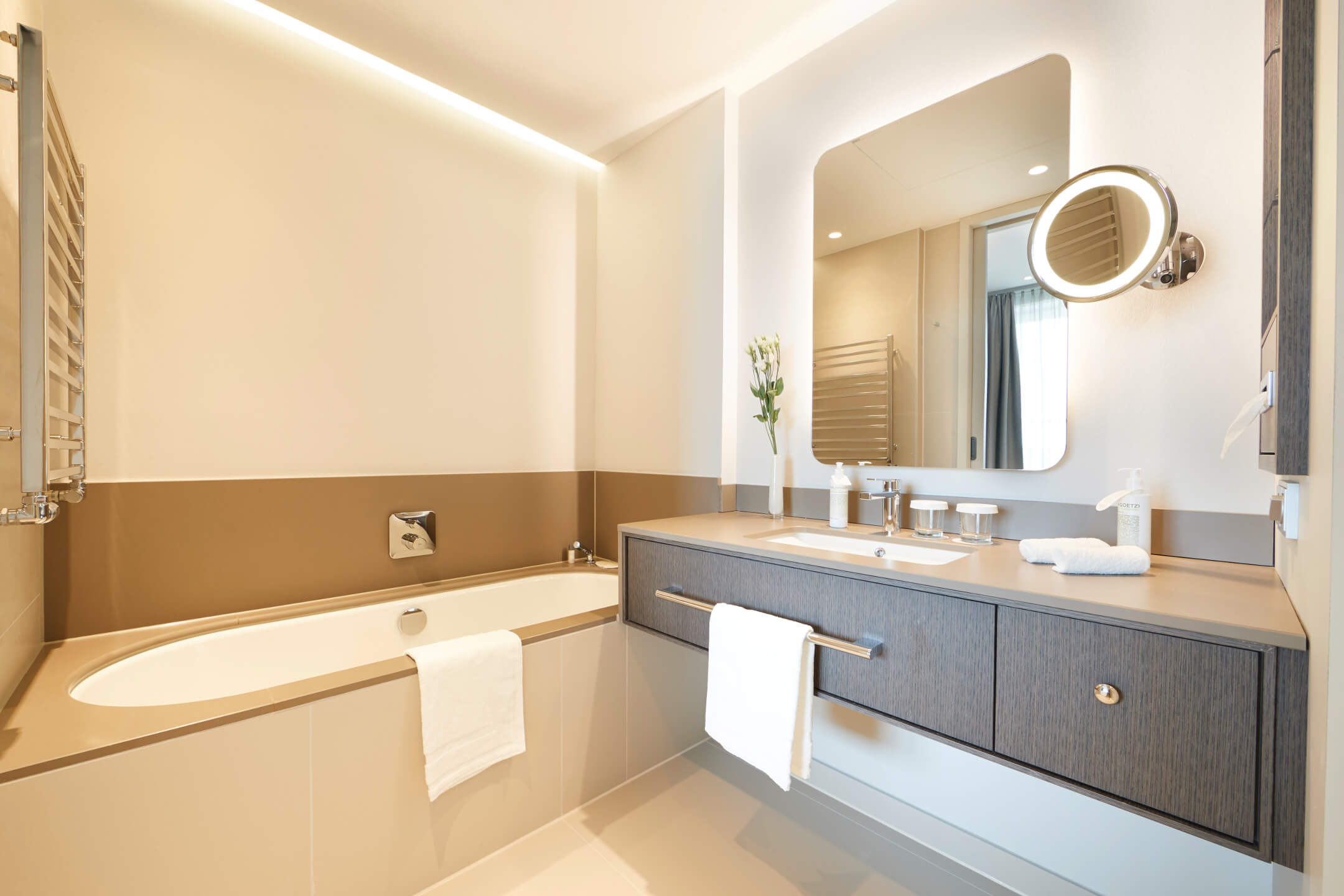 Badewanne in der Balkon Suite im Atlantic Grand Hotel Bremen