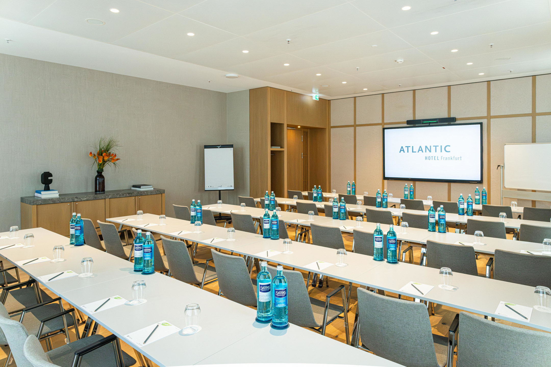 Tagen in modernen Räumen im ATLANTIC Hotel Frankfurt Tagen in modernen Räumen im ATLANTIC Hotel Frankfurt