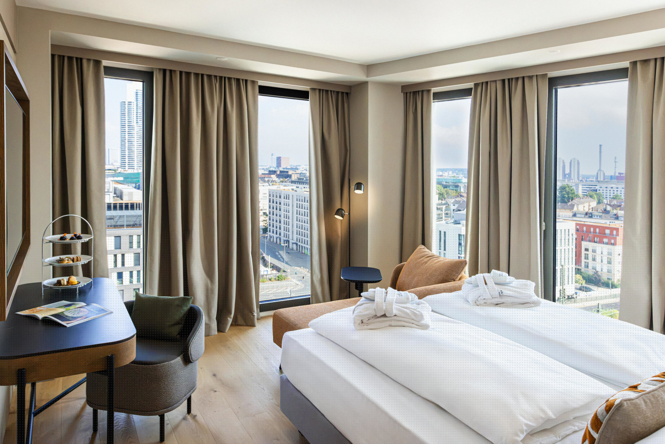 Ausblick vom Doppelbett in der Skyline Suite.