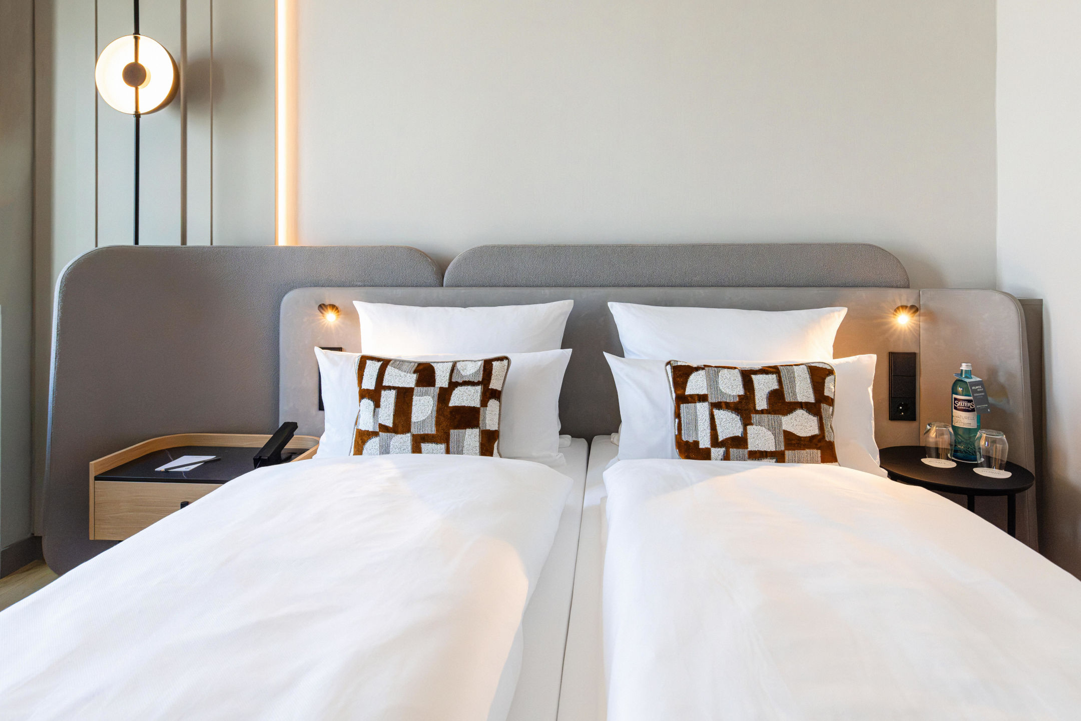 Bequemes Doppelbett im Skyline Zimmer.