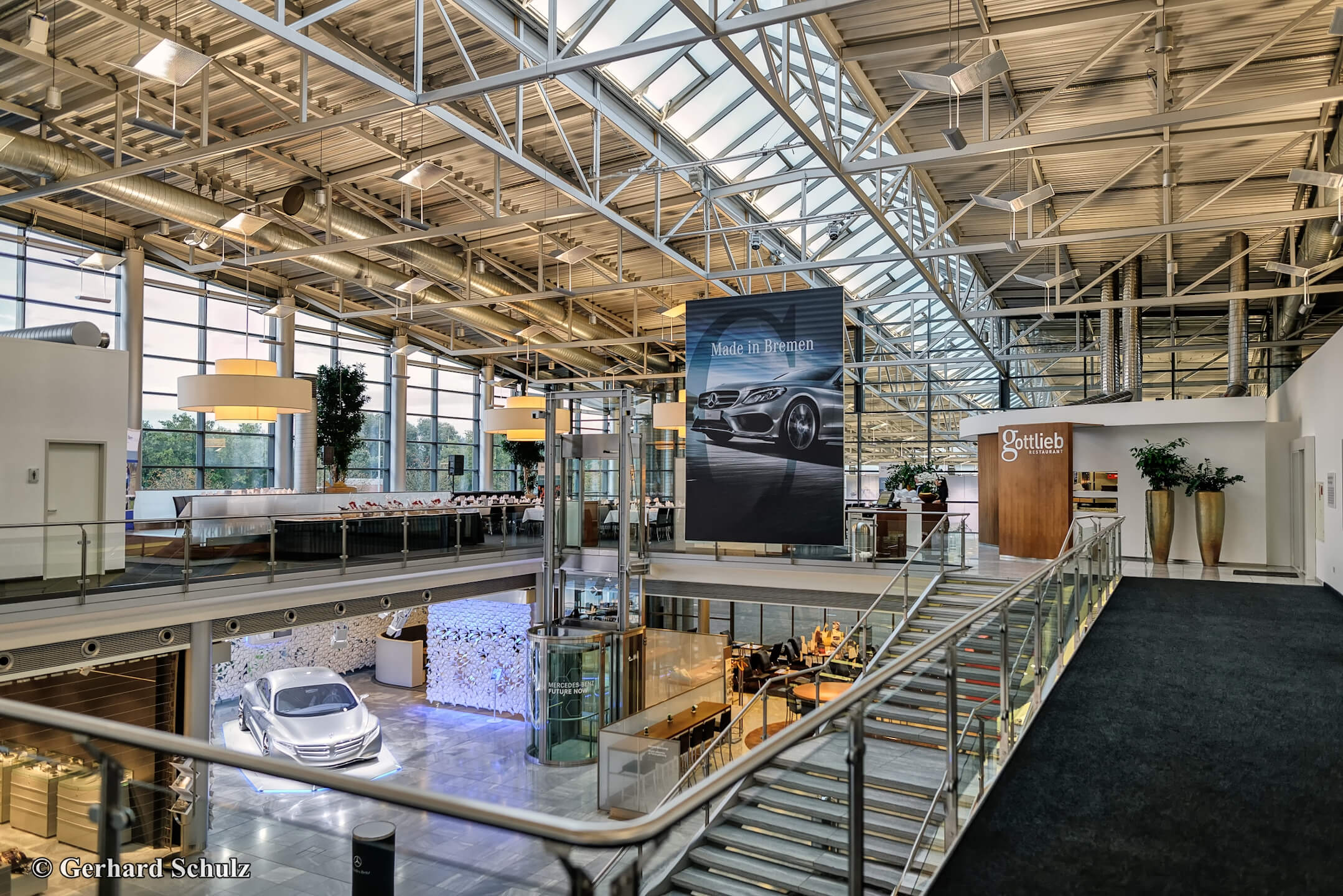 upstairs in Mercedes-Benz Kundencenter Bremen