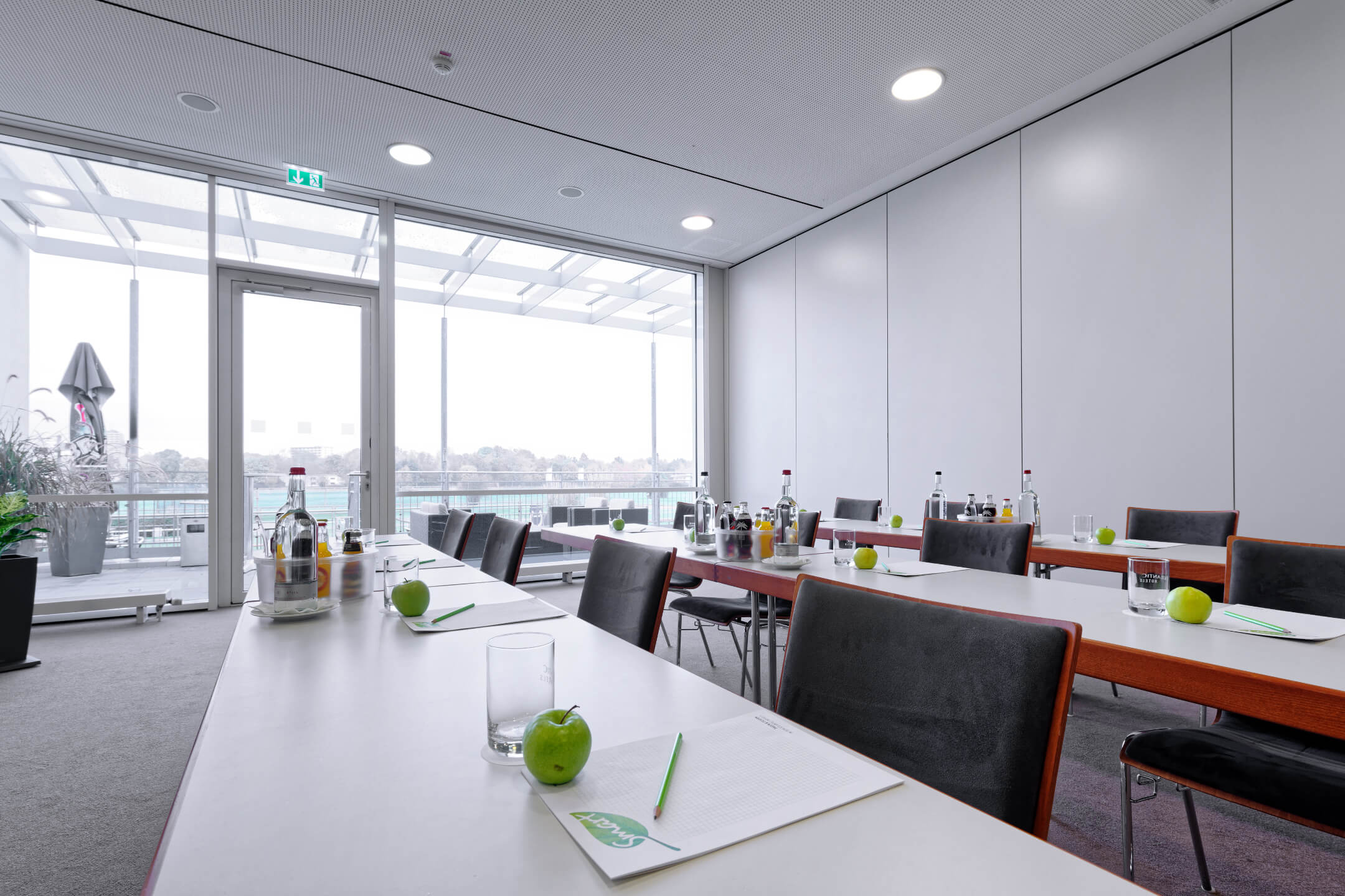 Meeting room with parliamentary seating | ATLANTIC Hotel Galopprennbahn Bremen