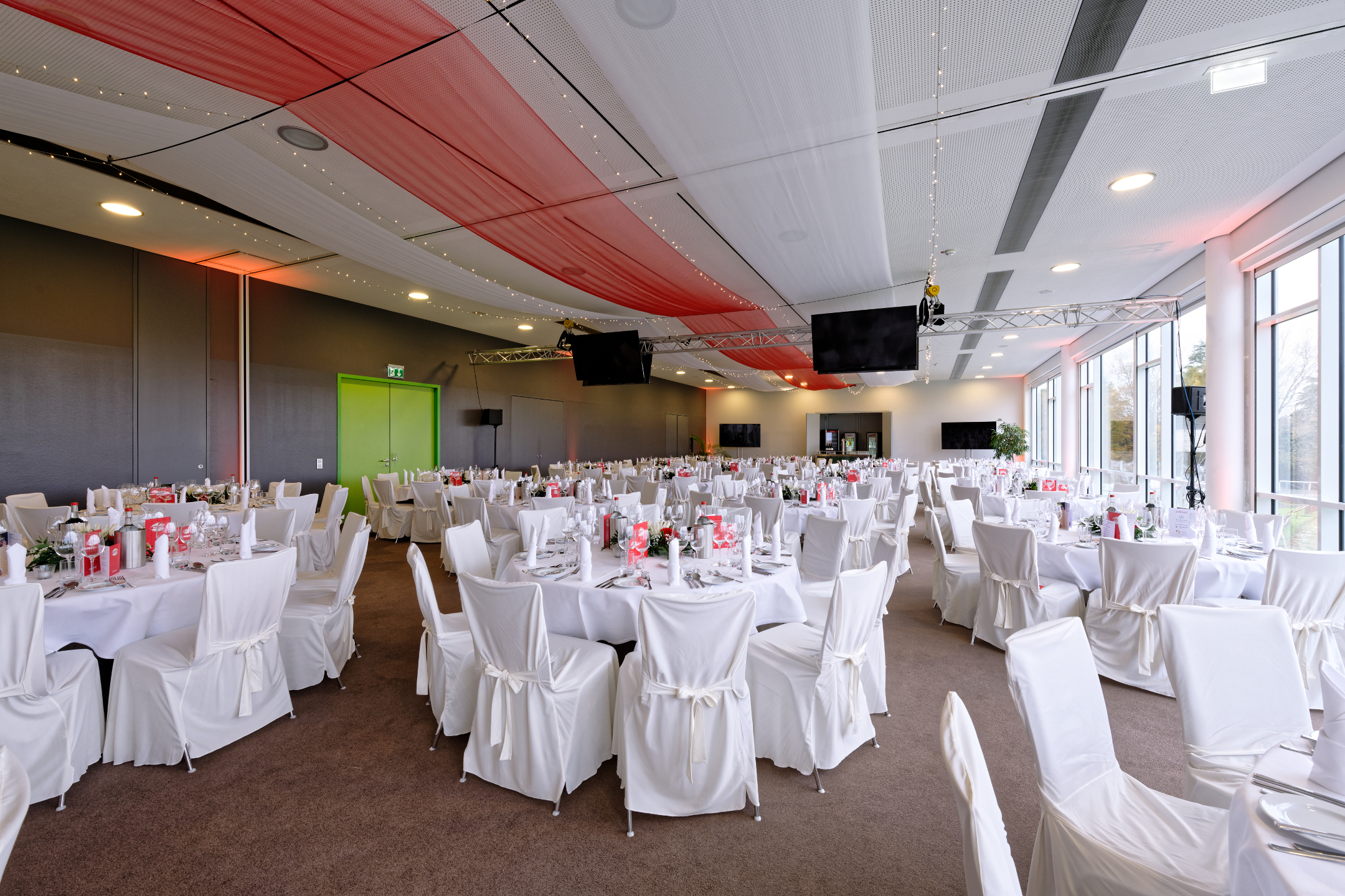 Function room Saal 1 with round tables | ATLANTIC Hotel Galopprennbahn Bremen