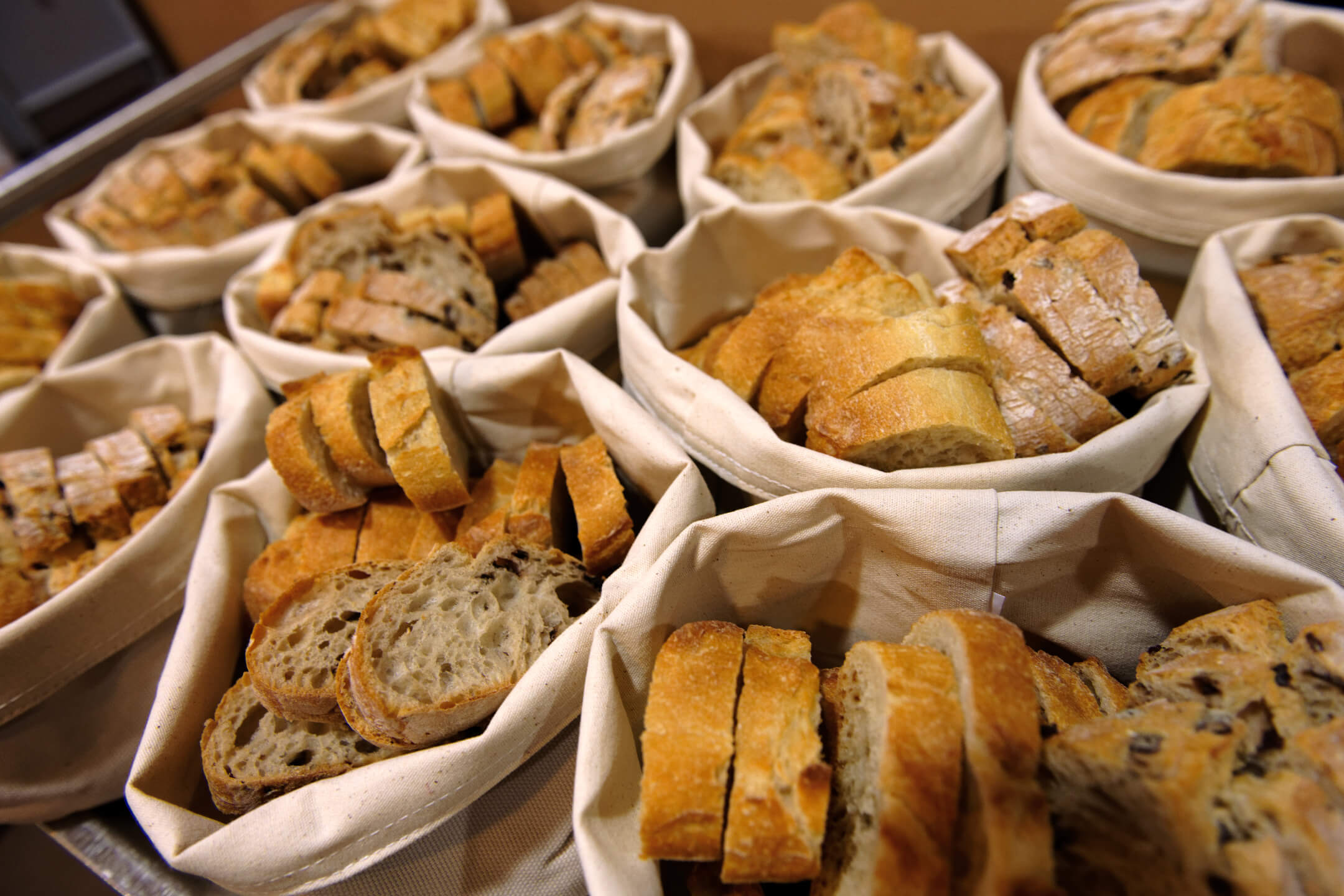 Bread baskets - food and drinks | ATLANTIC Hotel Galopprennbahn Bremen