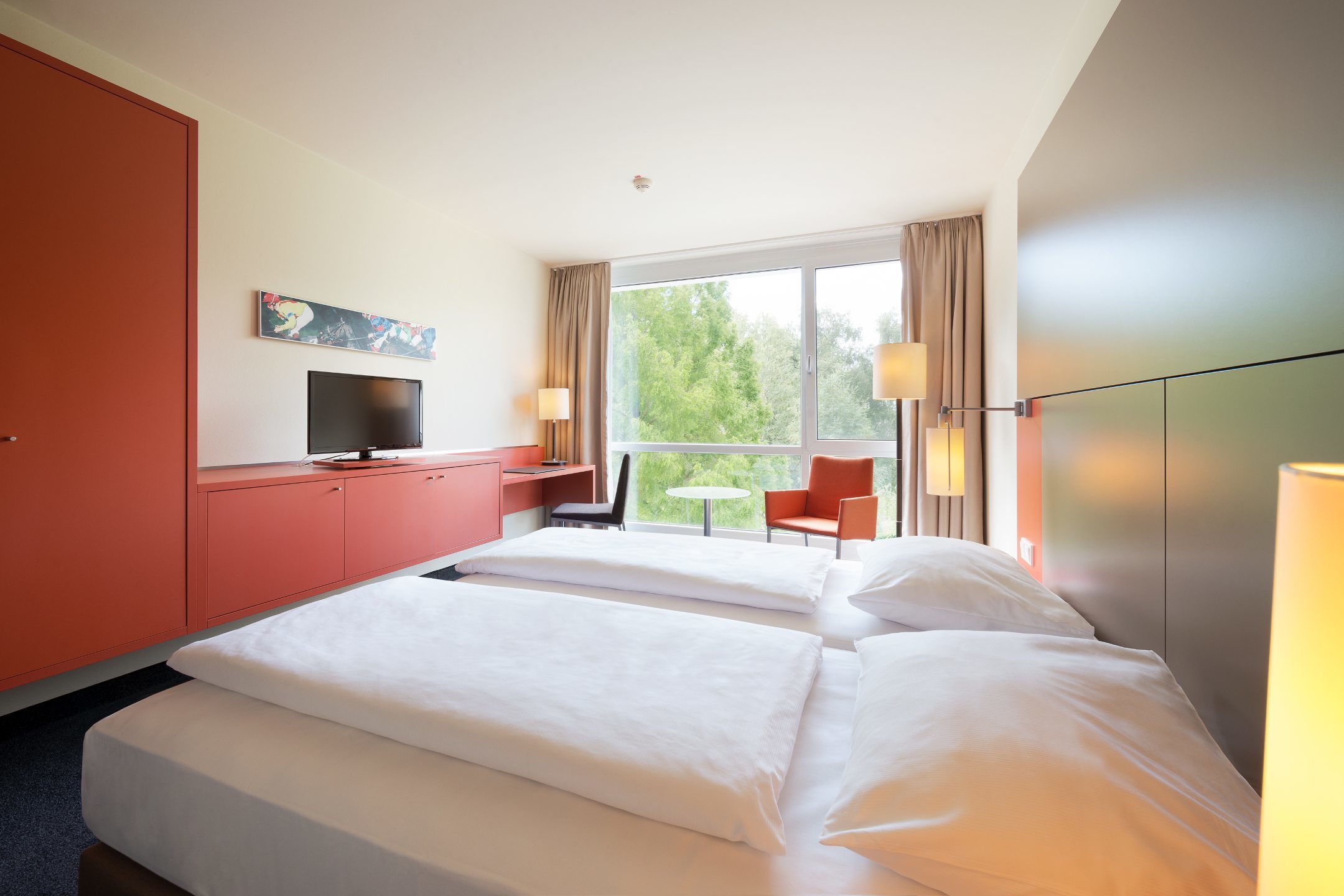 Innenansicht des Economy Doppelzimmer im ATLANTIC Hotel Galopprennbahn in Bremen