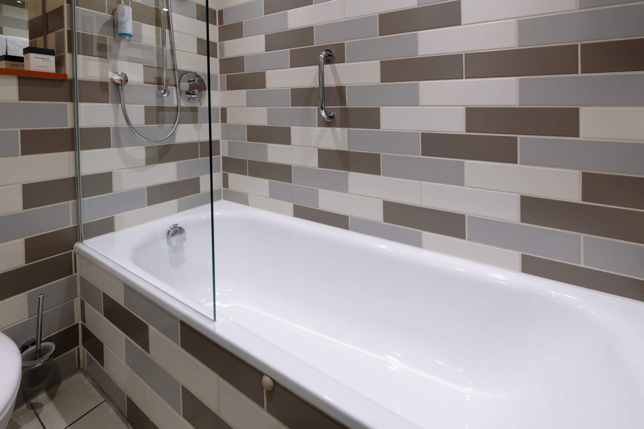 Superior room bathroom
