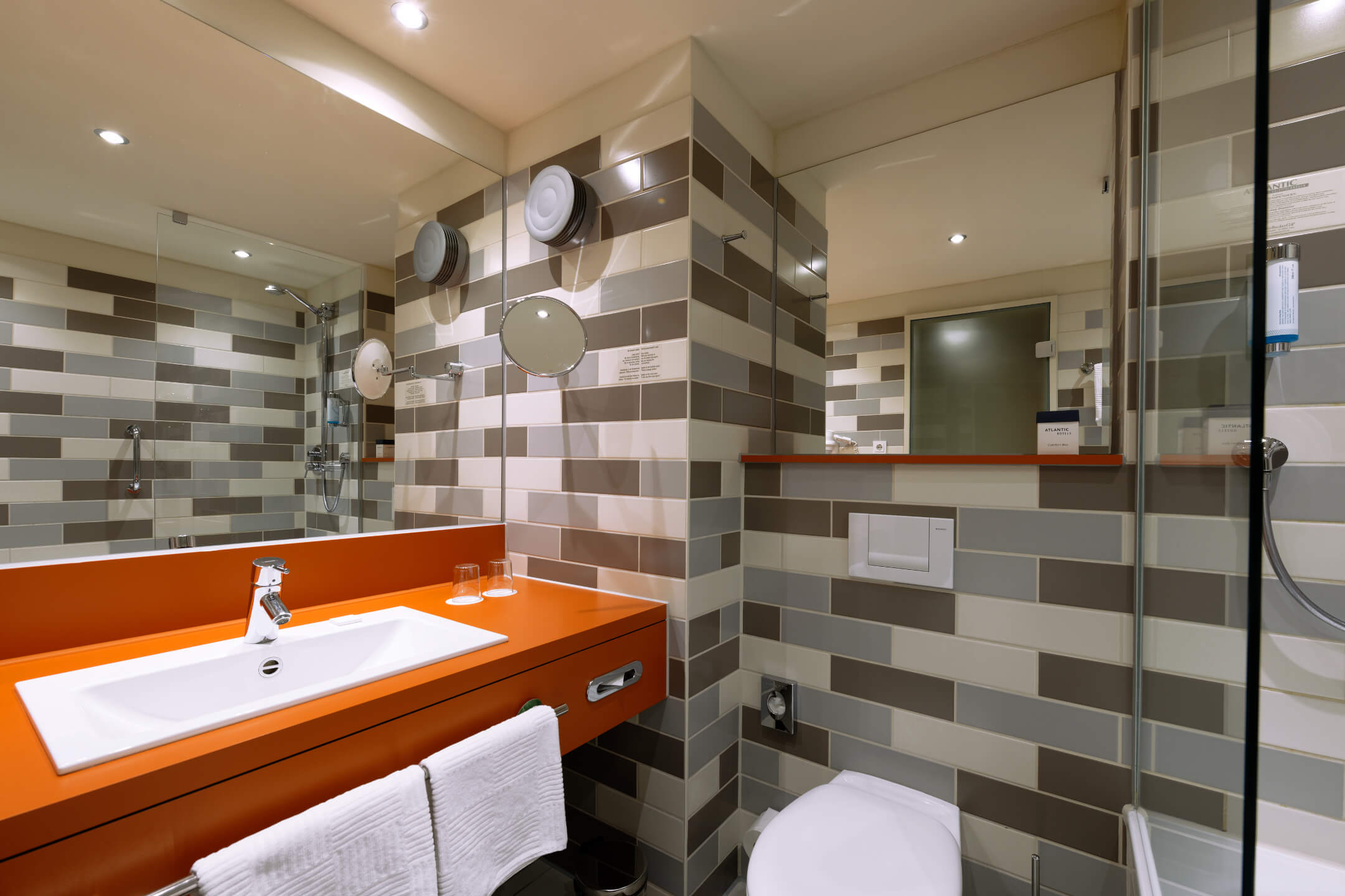 Superior room bathroom