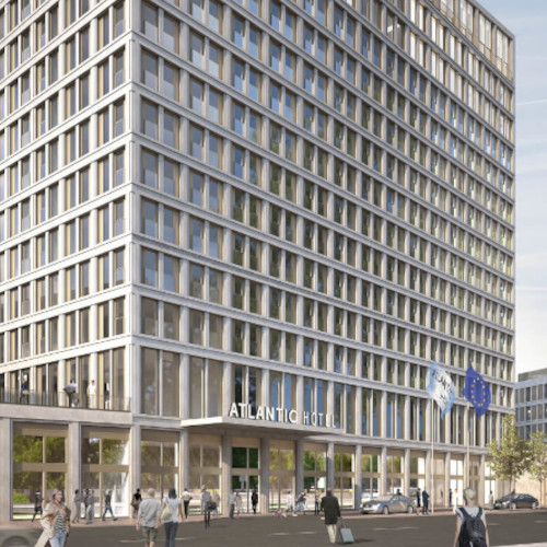 Moderne Fassade des ATLANTIC Hotel Heidelberg mit großen Fenstern und Eingangsbereich.