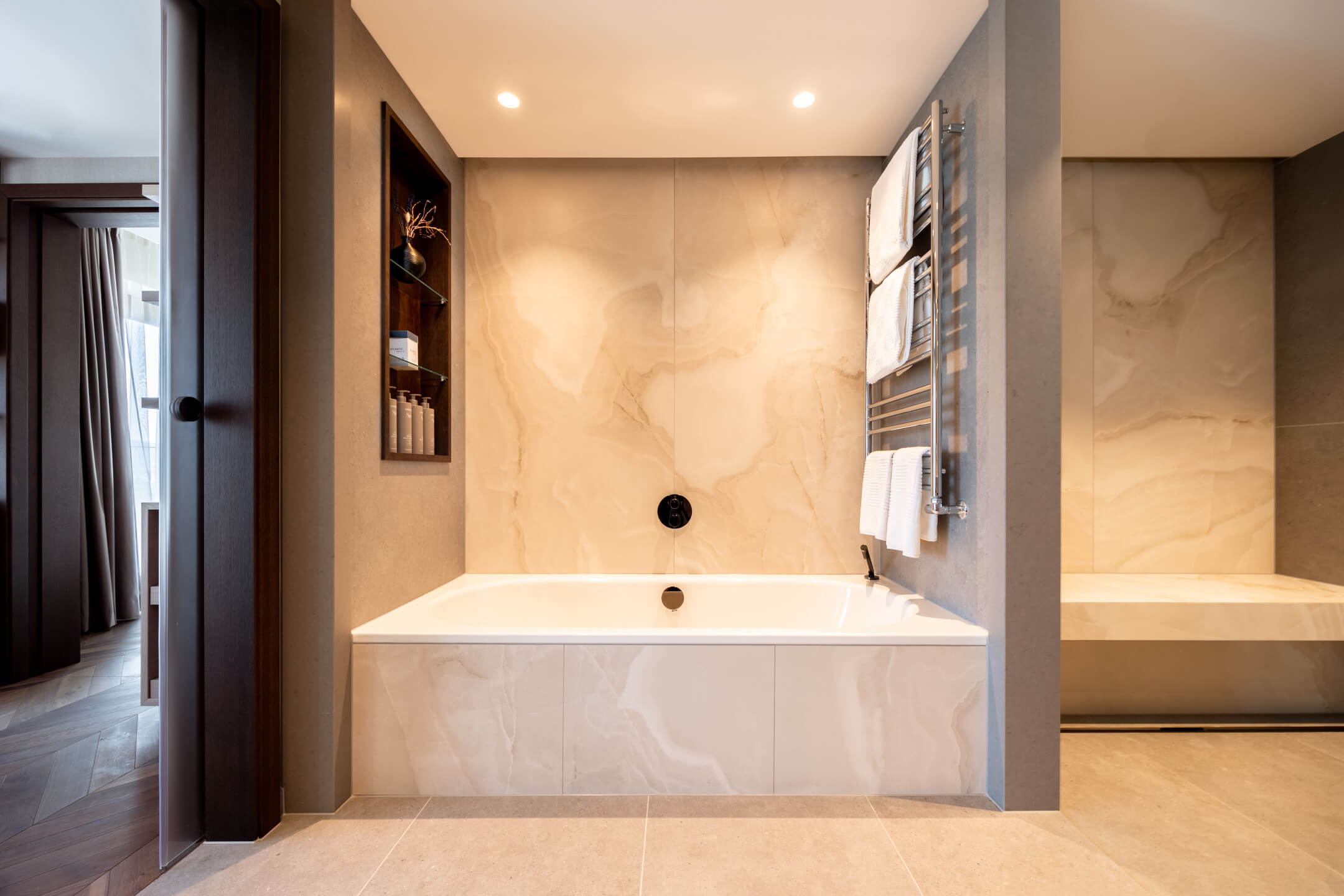 ATLANTIC Hotel Heidelberg Grand Suite Bathtub