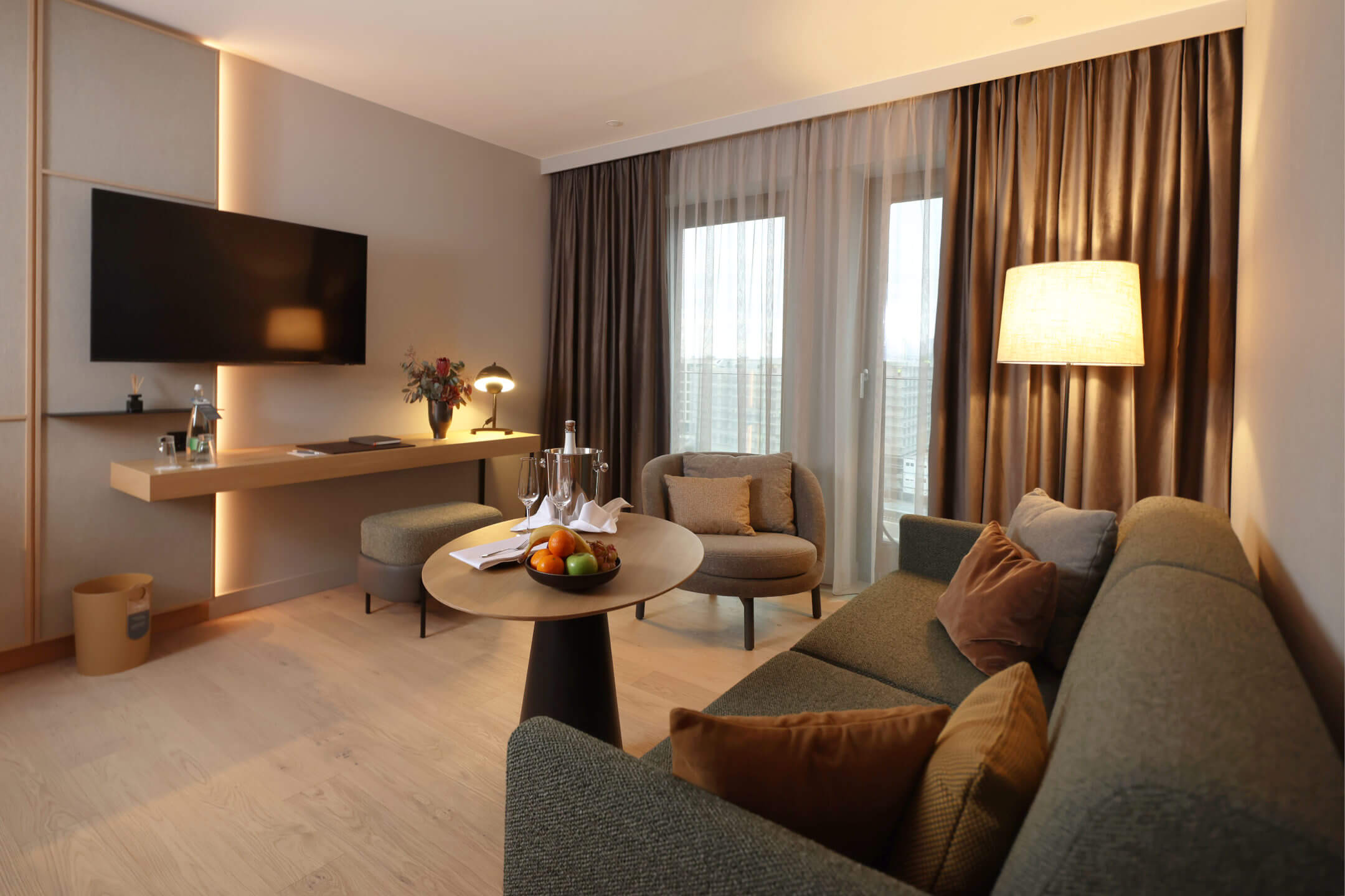 Living area in the suite at the ATLANTIC Hotel Heidelberg
