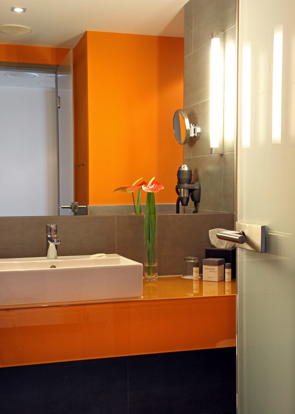 Bathroom of the Deluxe room in ATLANTIC Hotel Kiel