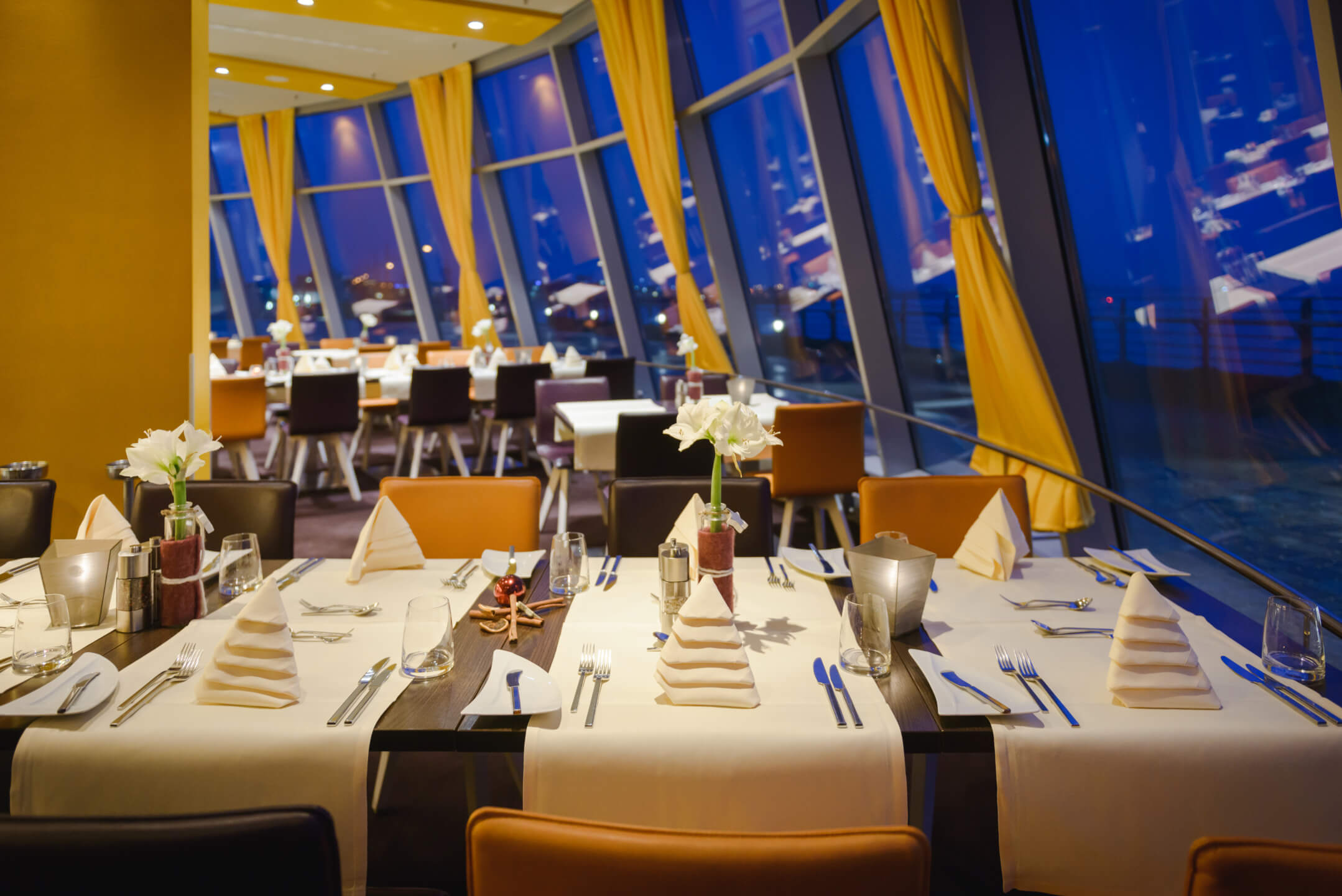 Weihnachtsfeier im Panorama-Restaurant STROM | ATLANTIC Hotel Sail City