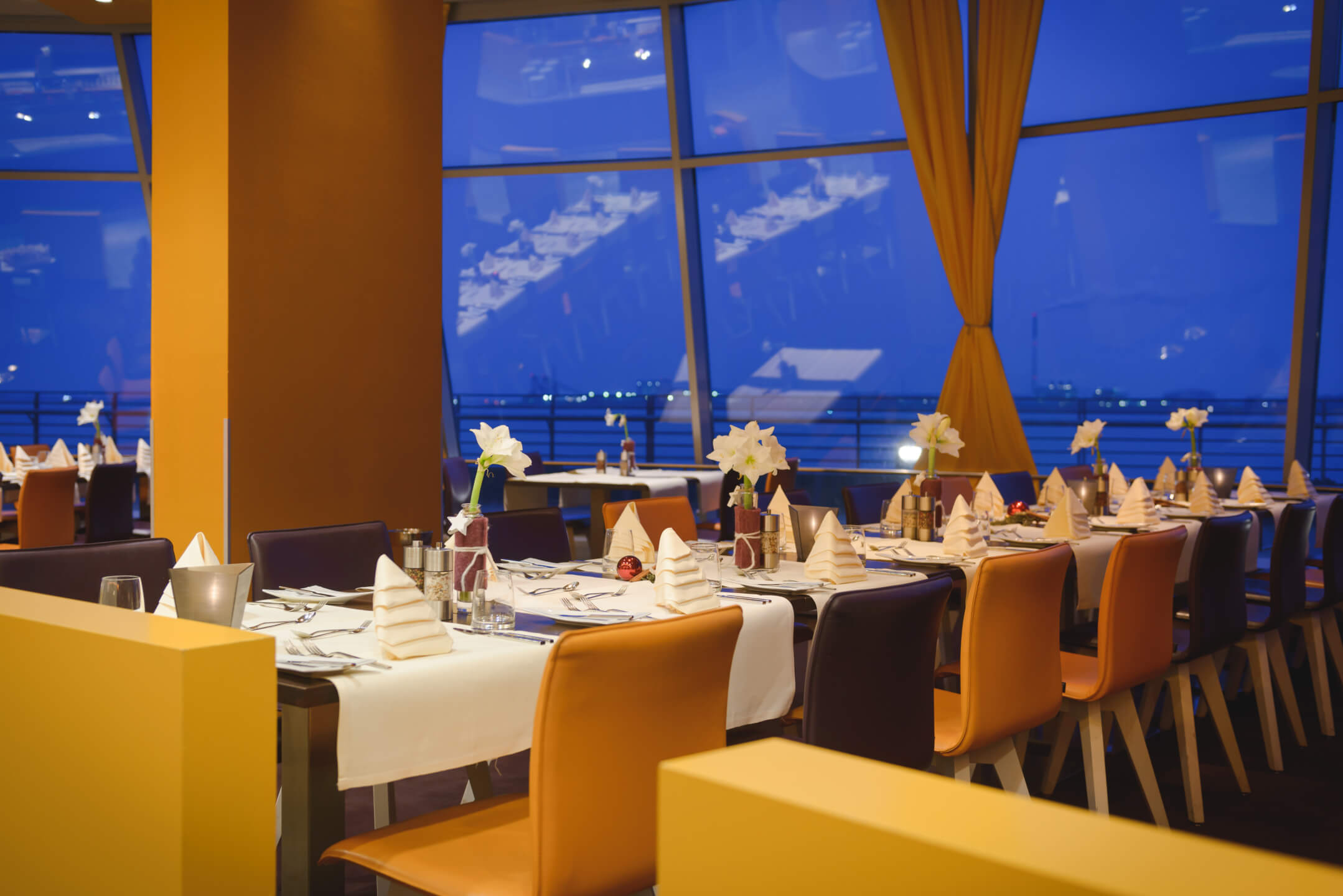Weihnachtsfeier mit Weserausblick - Restaurant STROM | ATLANTIC Hotel Sail City