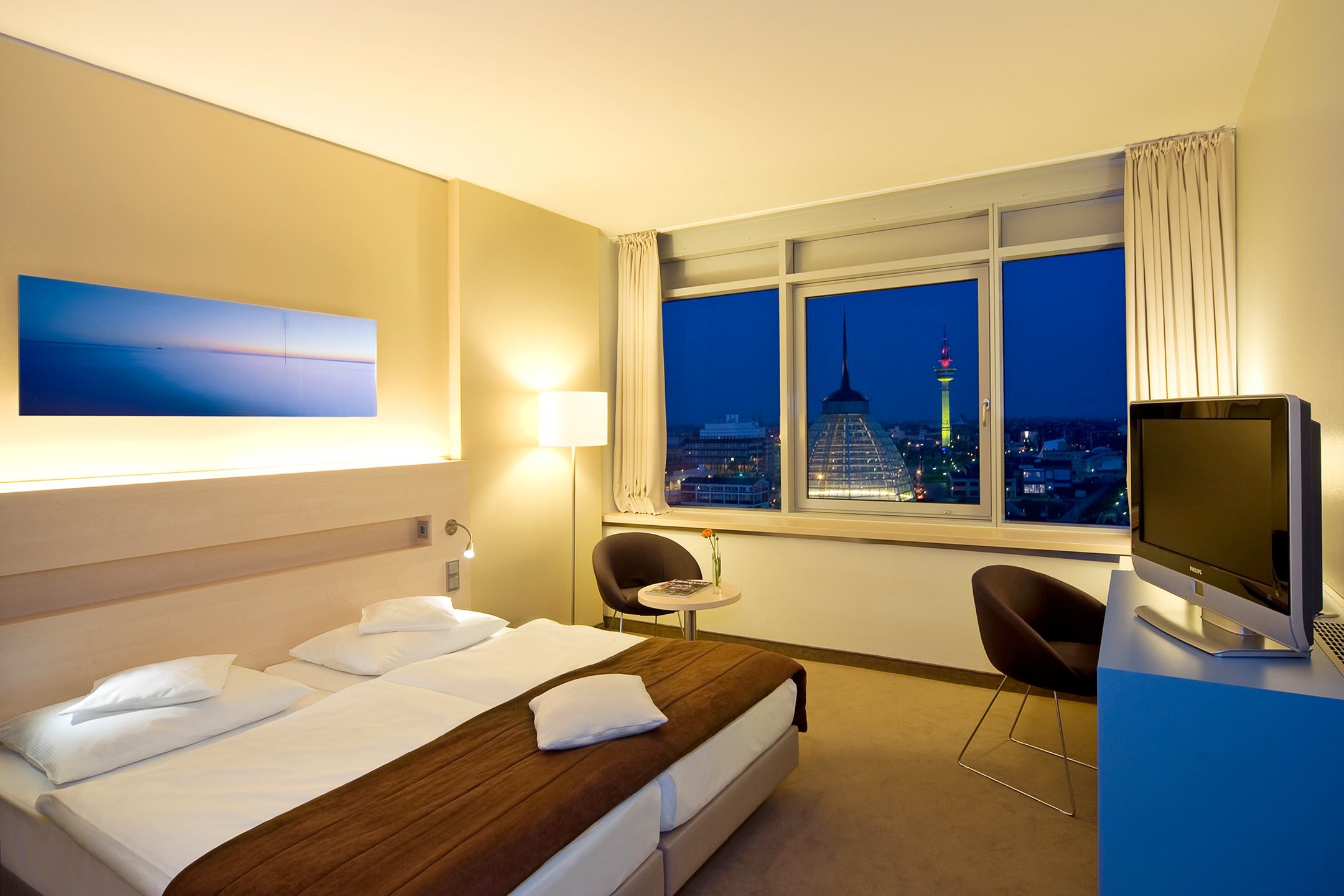 Interior view of the Comfort room in the ATLANTIC Hotel SAIL City Bremerhaven