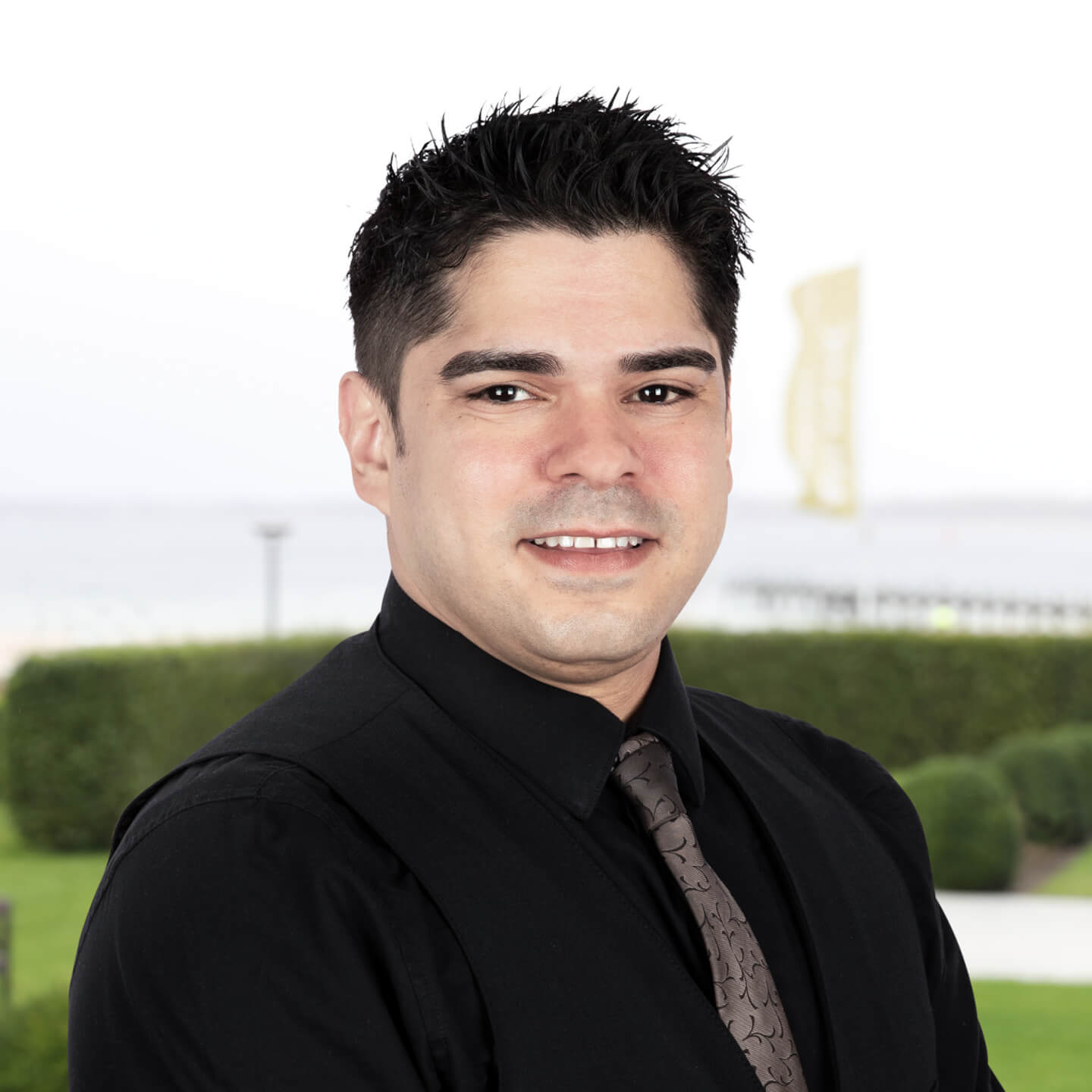 Chef de Bar | Dennis Lahyani Bar manager Dennis Lahyani