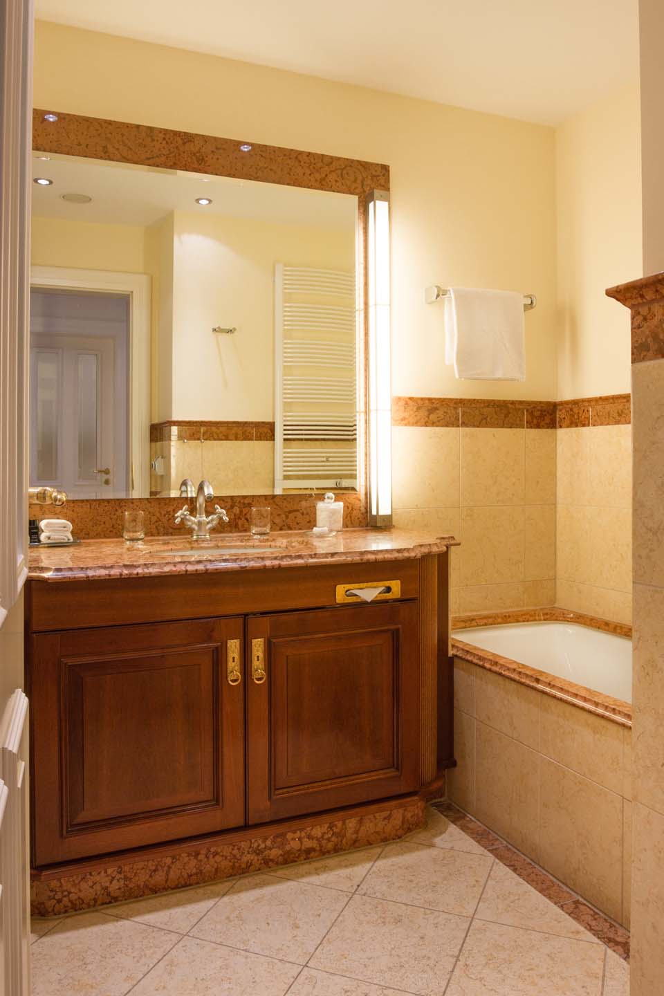 ATLANTIC Grand Hotel Travemünde bathroom Juniorsuite