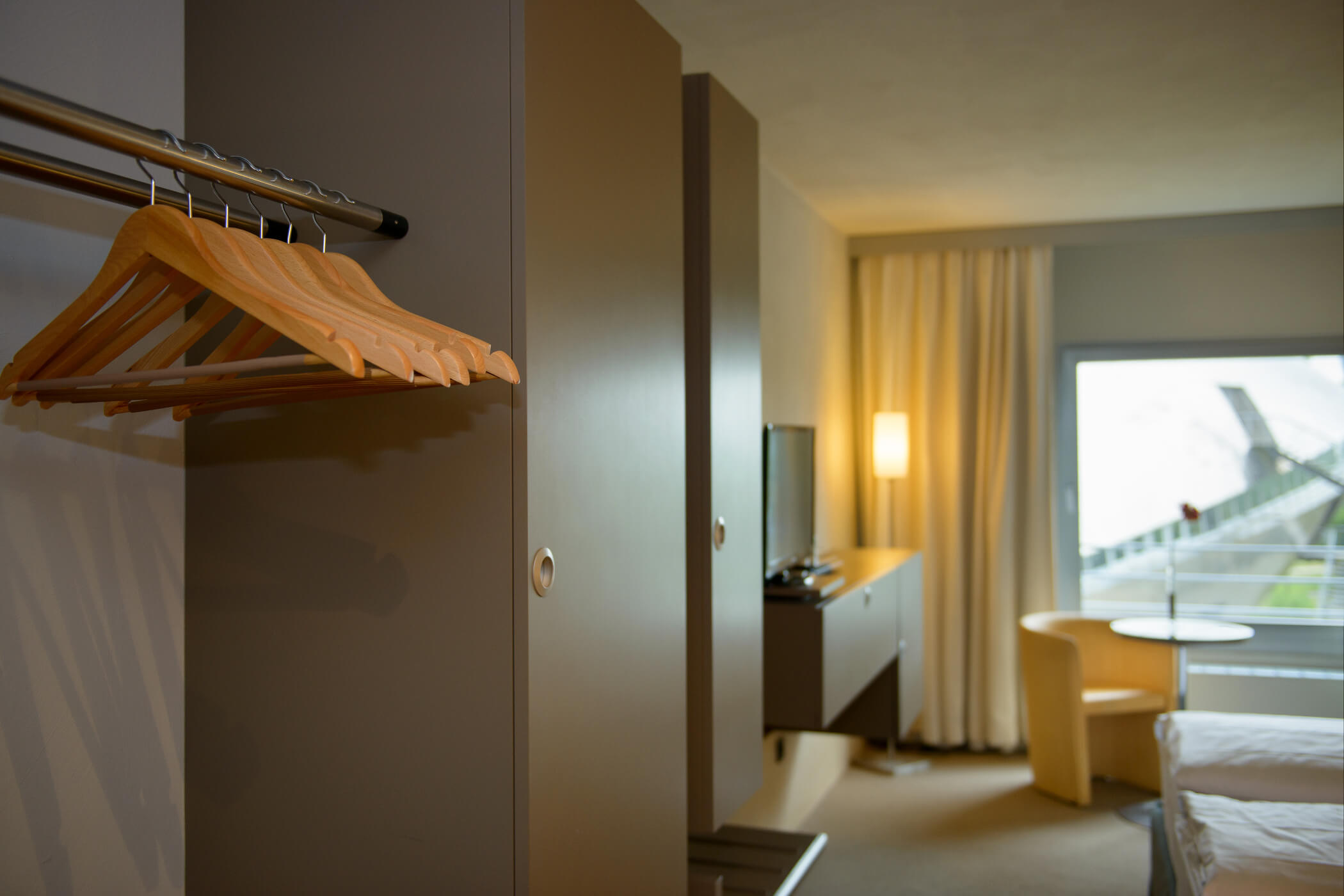 Furnishing in the Comfort Plus Room in the ATLANTIC Hotel Universum Bremen