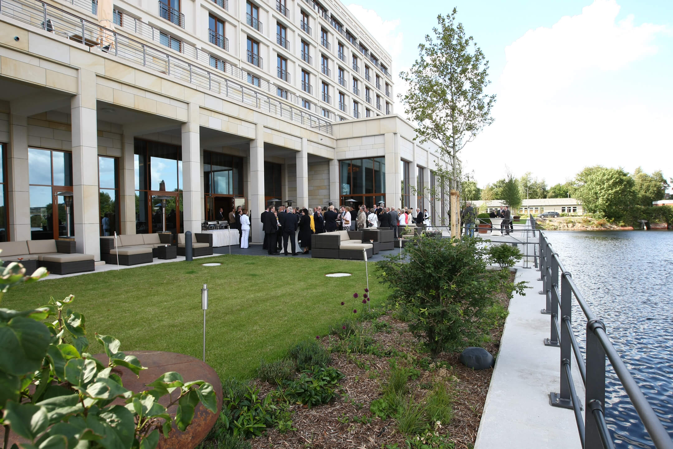 Reception on the hotel terrace │ ATLANTIC Hotel Wilhelmshaven