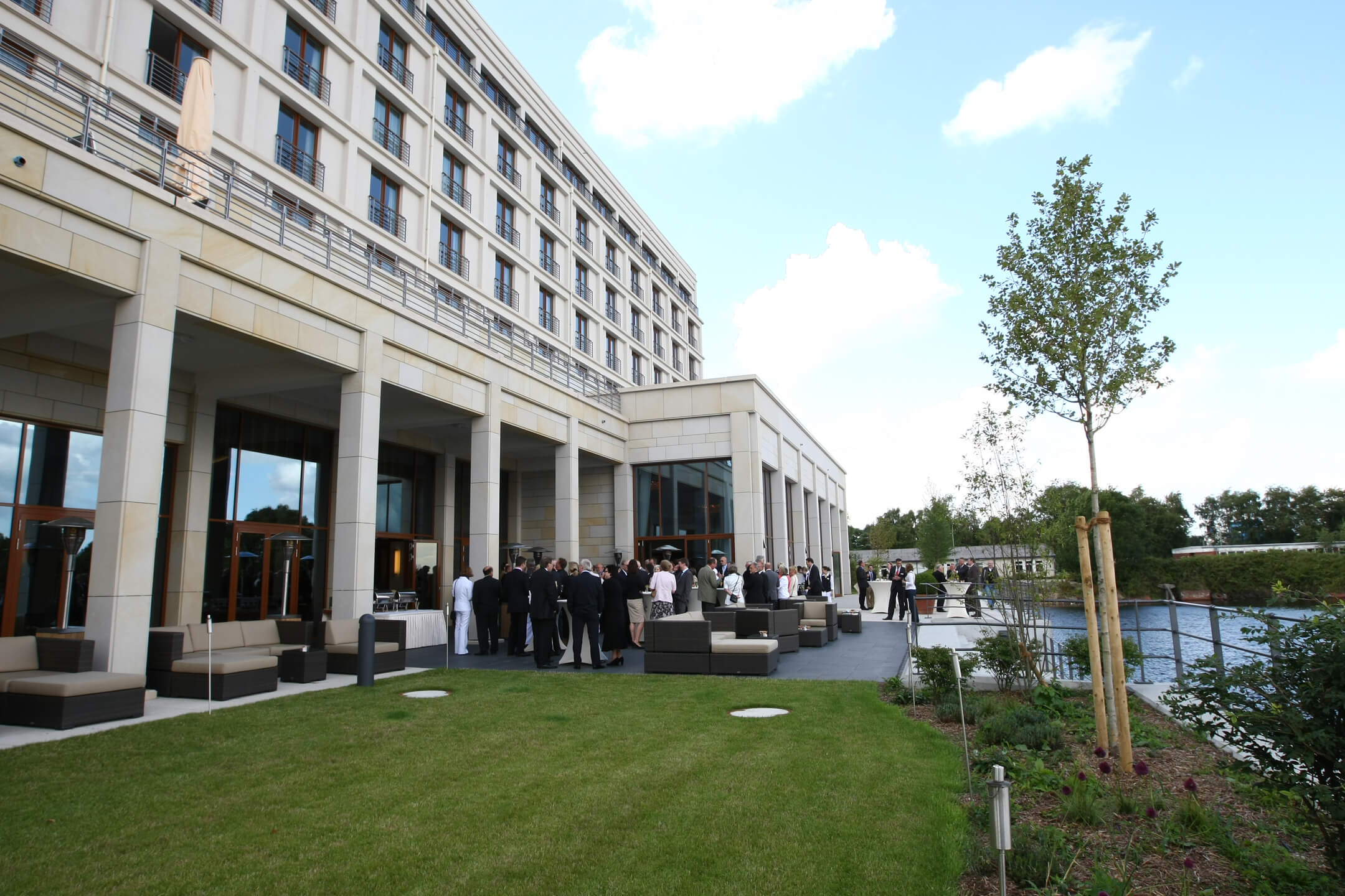 Reception on the hotel terrace │ ATLANTIC Hotel Wilhelmshaven