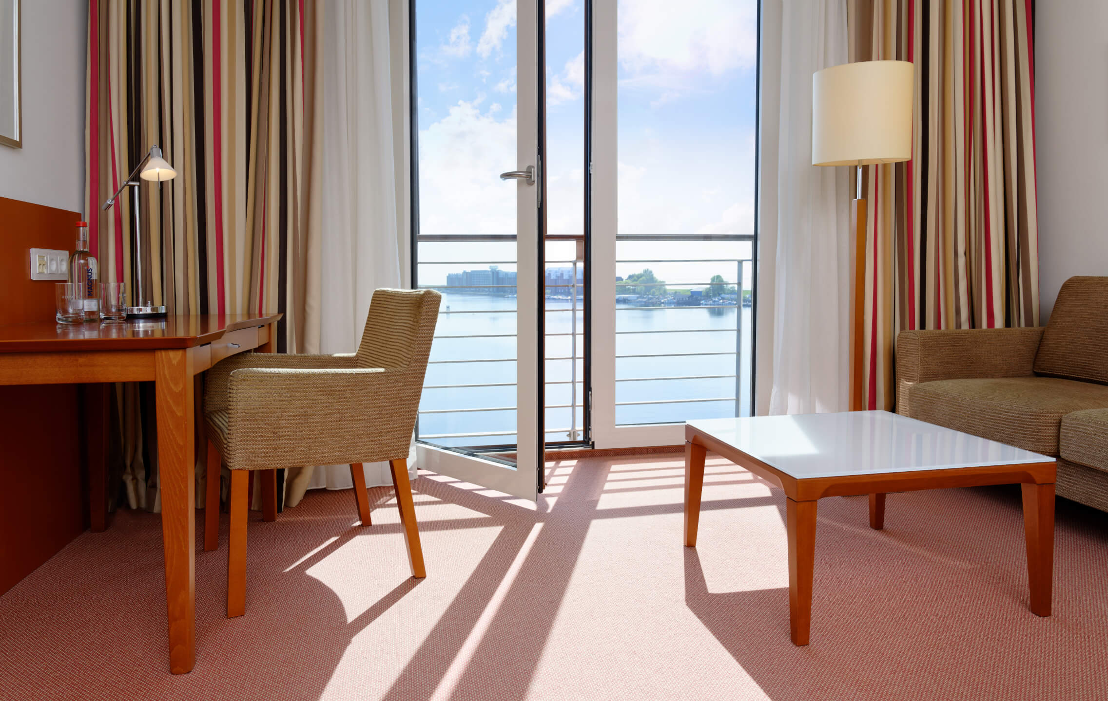 Hafenblick aus einem Superior Zimmer l ATLANTIC Hotel Wilhelmshaven