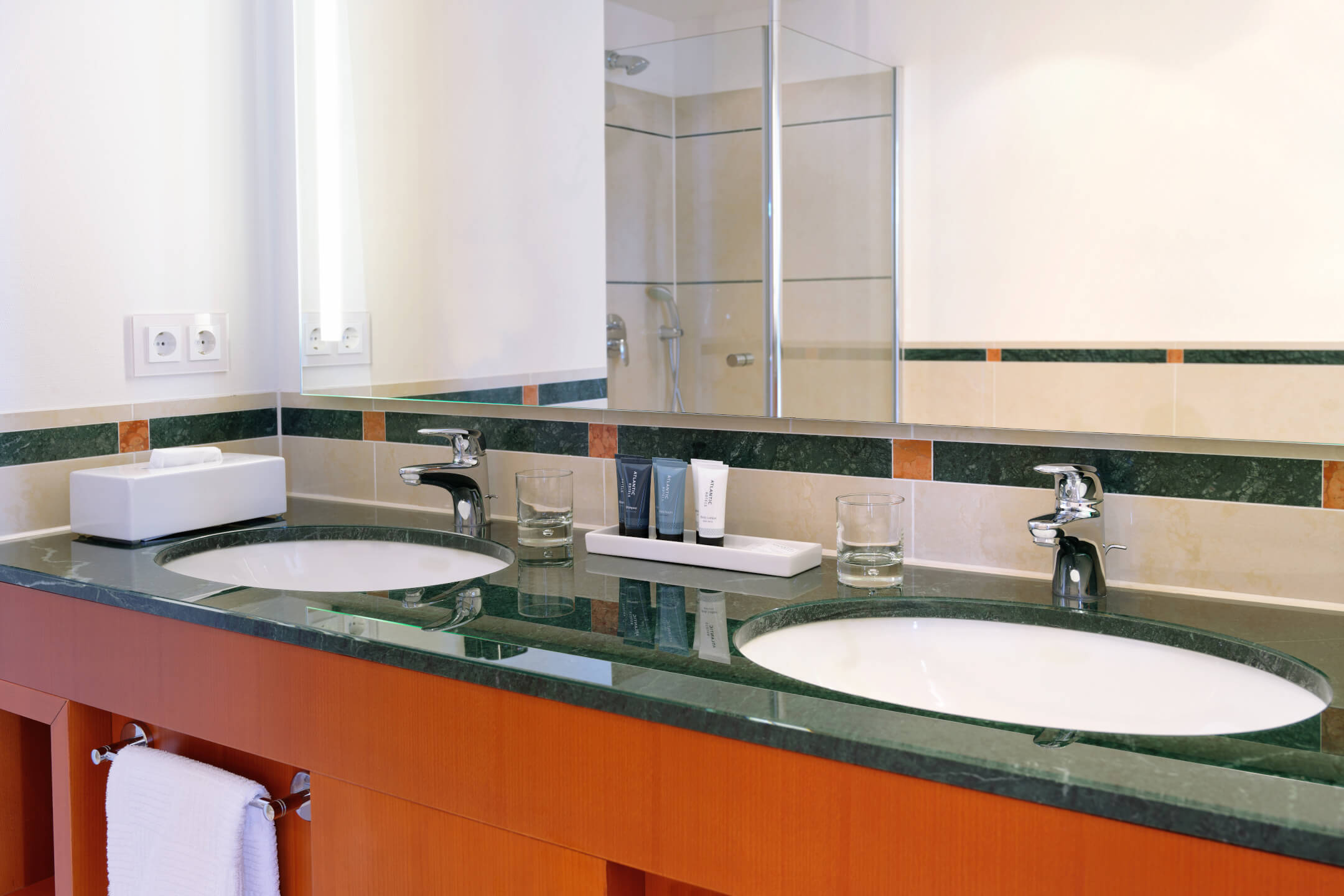 Badezimmerarmaturen der Executive Suite im ATLANTIC Hotel Wilhelmshaven