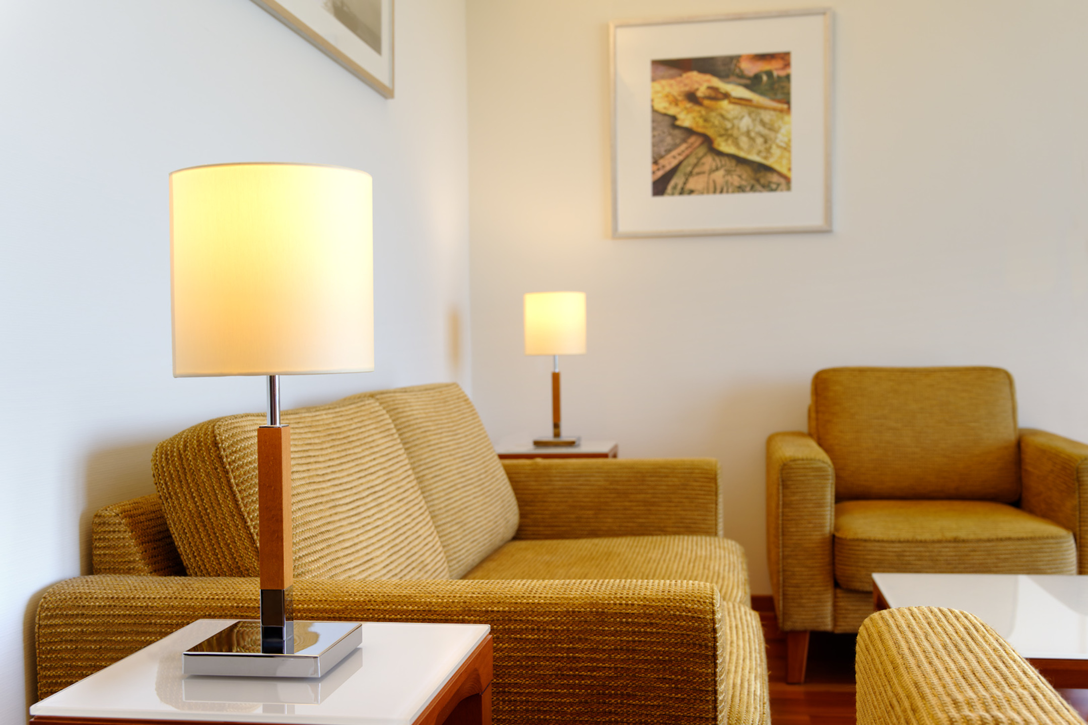 Sitzecke in der Executiven Suite | ATLANTIC Hotel Wilhelmshaven