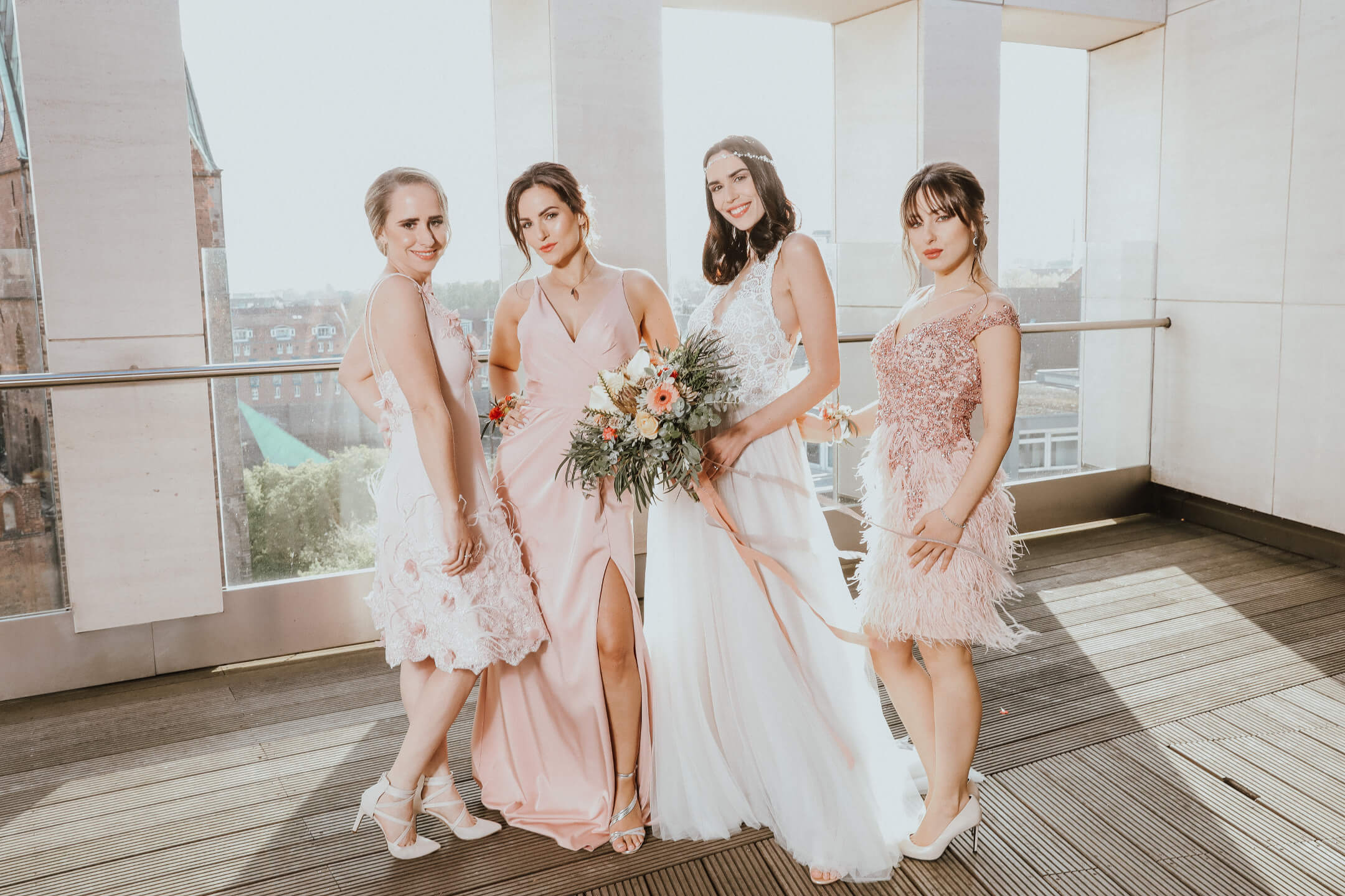 Portrait photo of the bride and three bridesmaid on the roof terrace of the ATLANTIC Grand Hotel Bremen