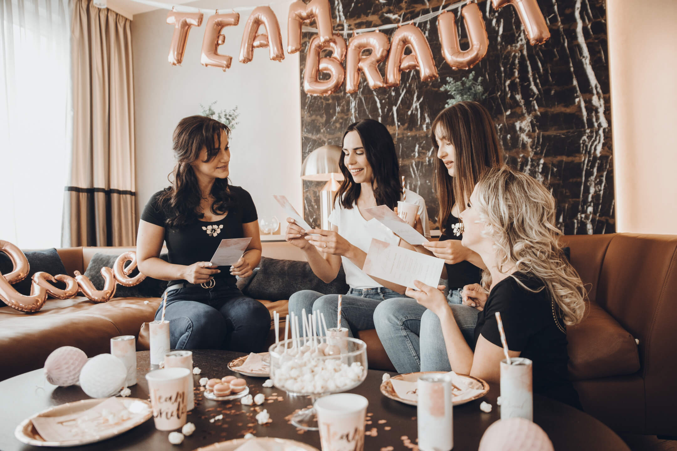 Last preperations, bride and bridemaids in the Grand Suite of the ATLANTIC Grand Hotel Bremen