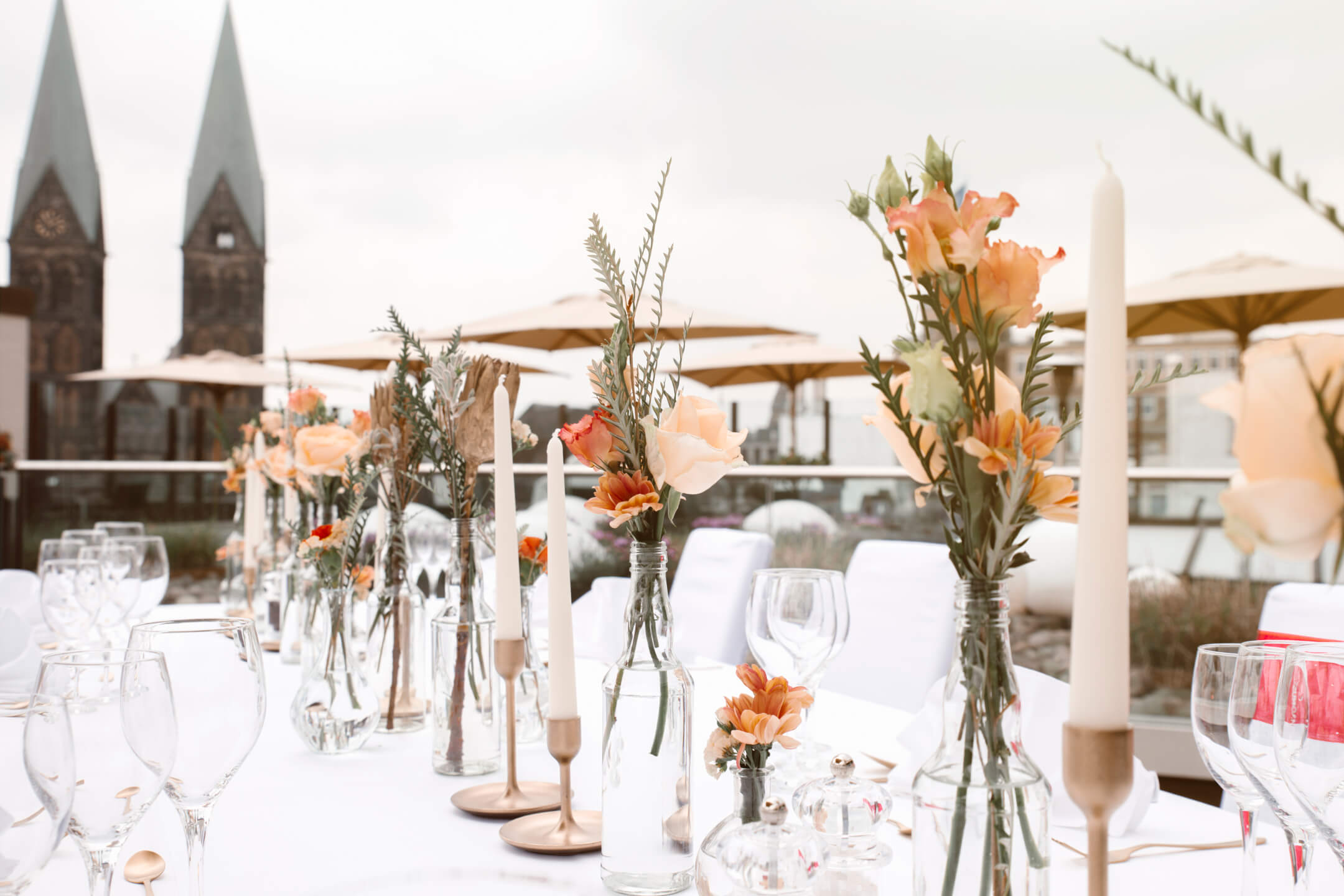 Festive covered tabel on the roof terrace of the ATLANTIC Grand Hotel Bremen