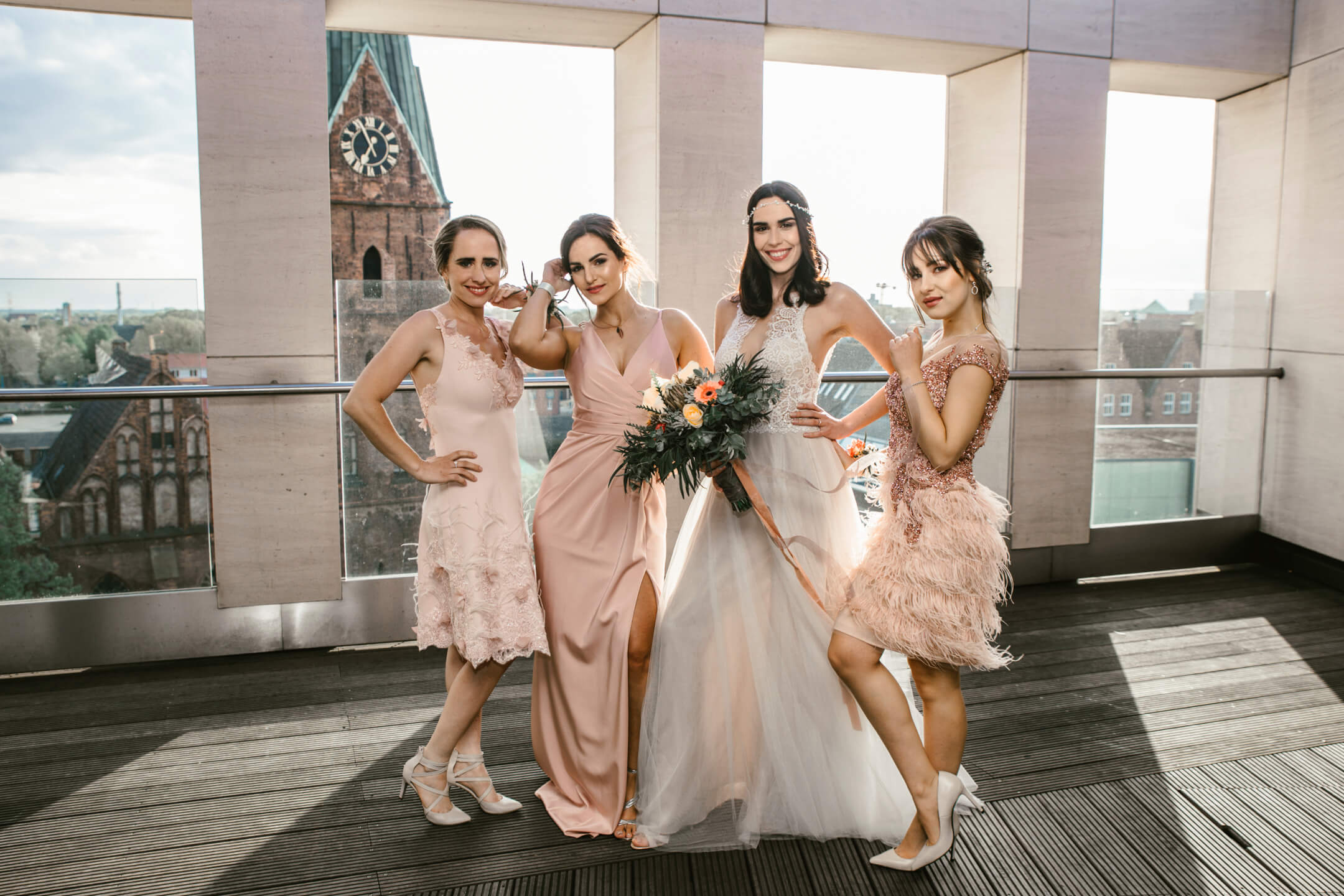 bride and bridemaids on the roof terrace of the ATLANTIC Grand Hotel Bremen