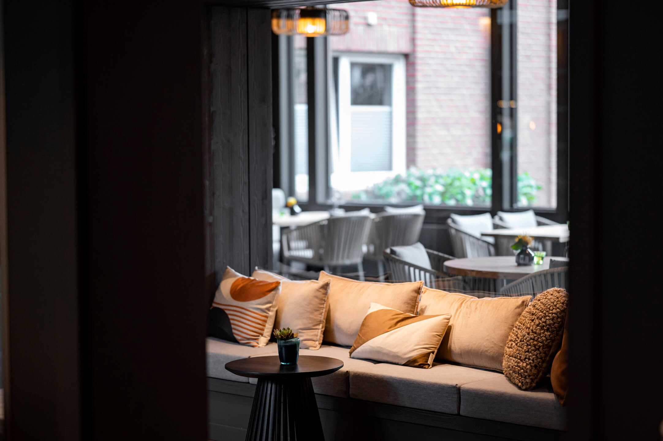 Lobby with seating at the ATLANTIC Hotel Landgut Horn