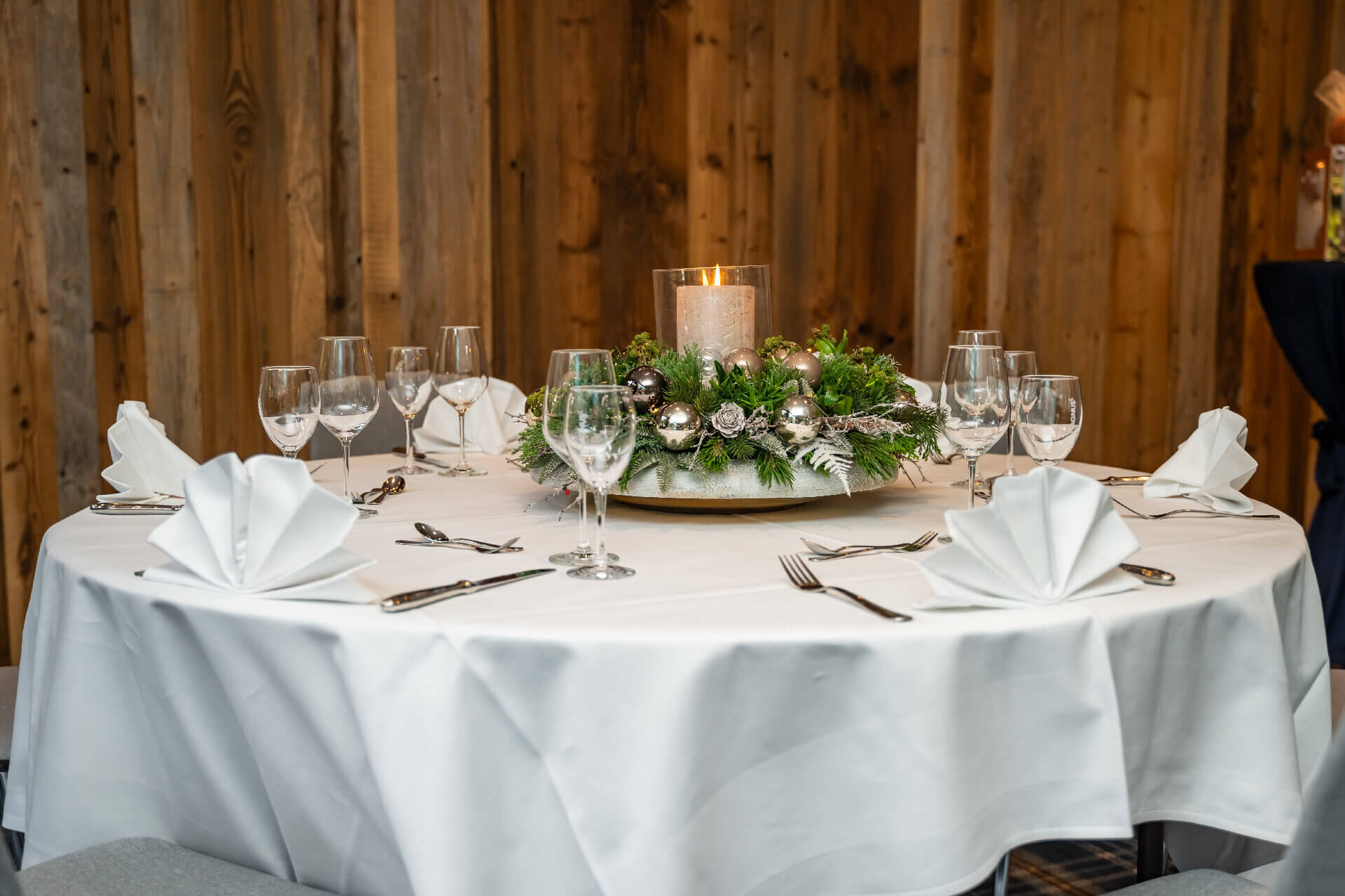 Celebrate Christmas with a festively decorated table at the ATLANTIC Hotel Landgut Horn