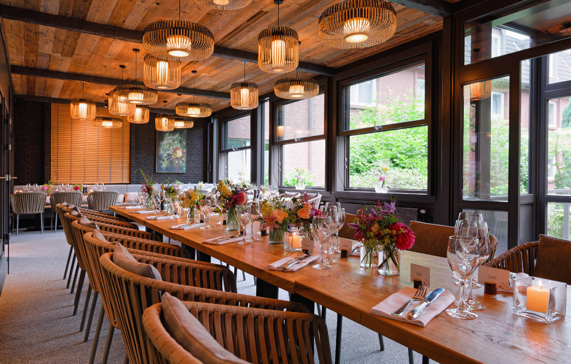 Veranstaltungsraum Wintergarten mit gedecktem Tisch im ATLANTIC Hotel Landgut Horn