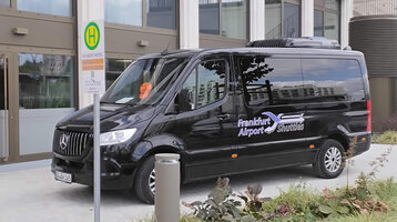 Shuttle zum Frankfurter Flughafen vor dem ATLANTIC Hotel Heidelberg